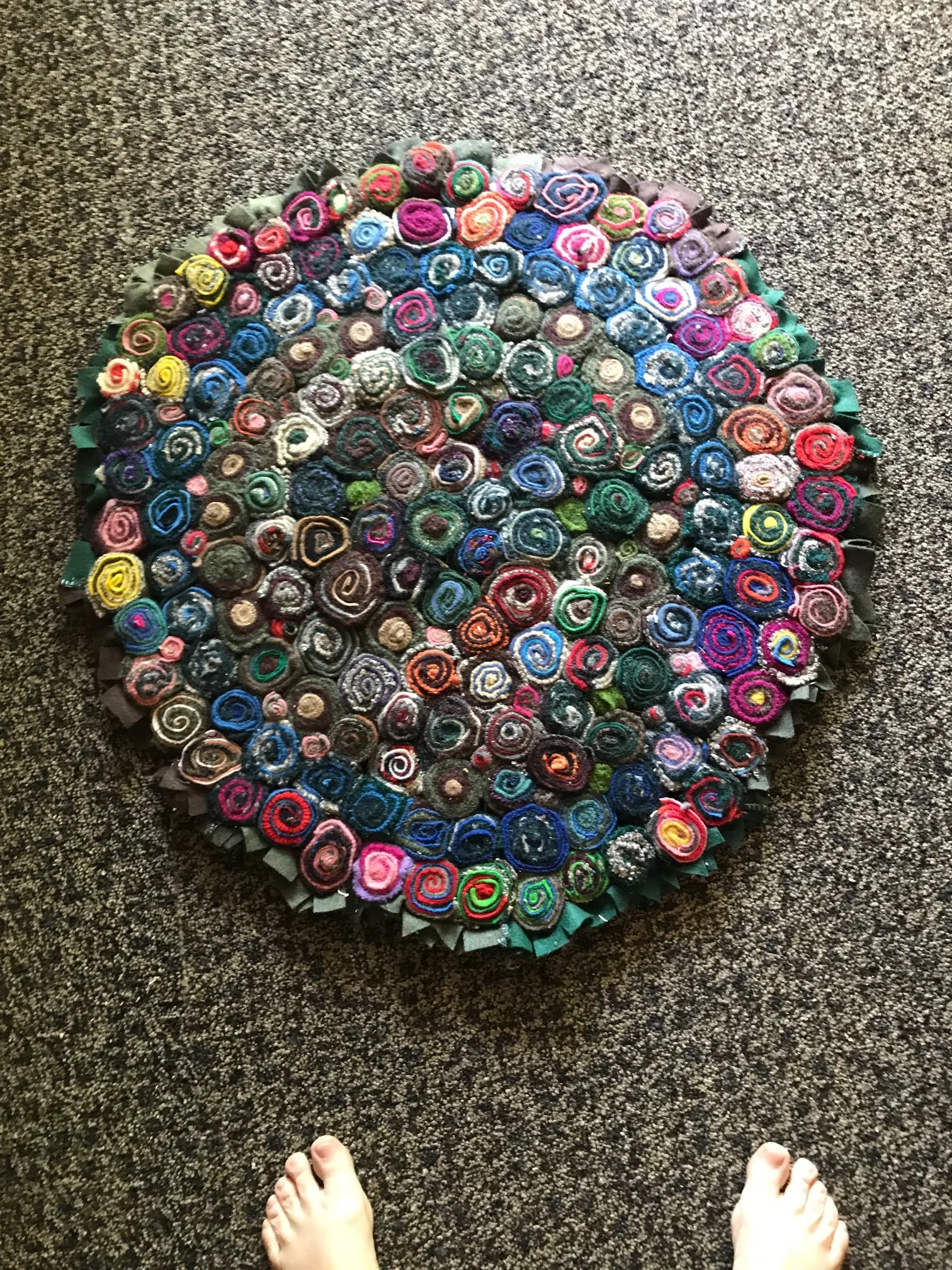 STANDING WOOL RUG AND FEET