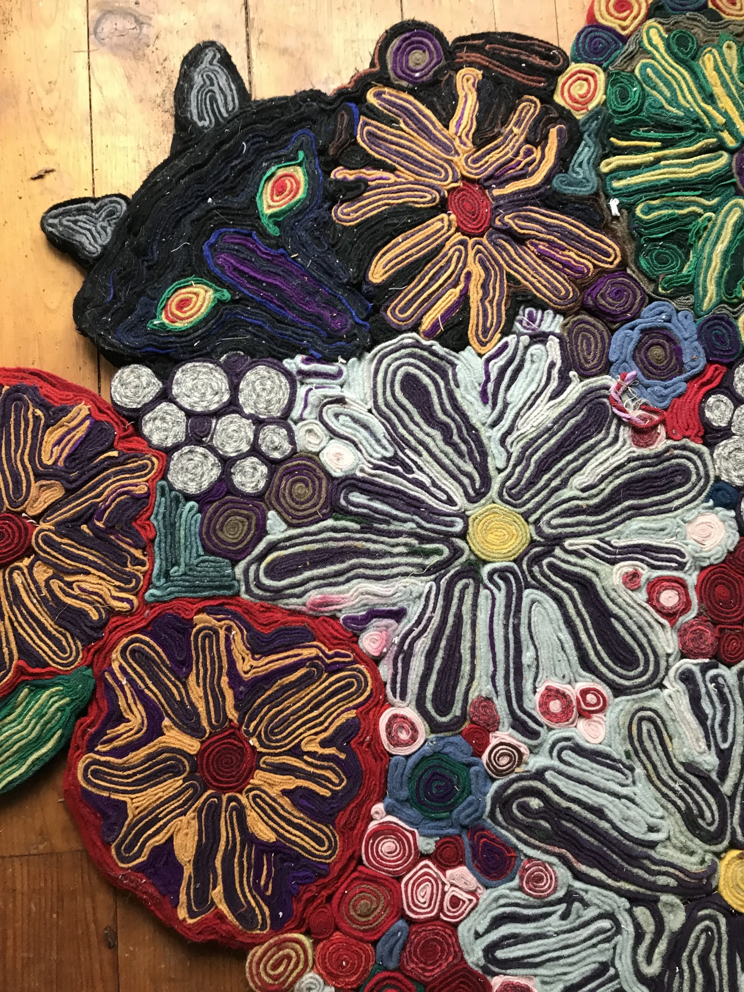 STANDING WOOL RUG WITH CAT