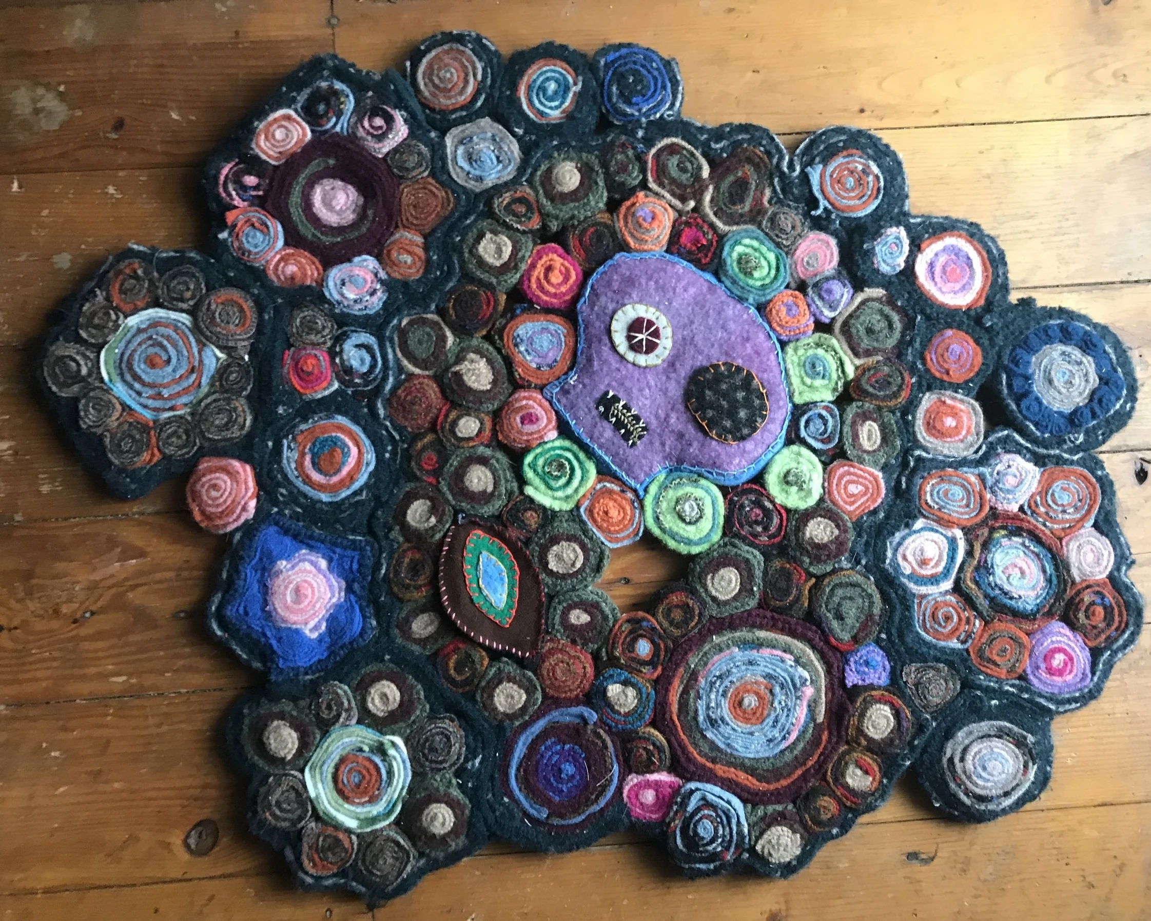 STAND WOOL WITH SKULL