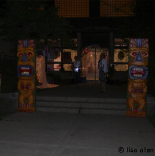 TIKI'S AT NIGHT