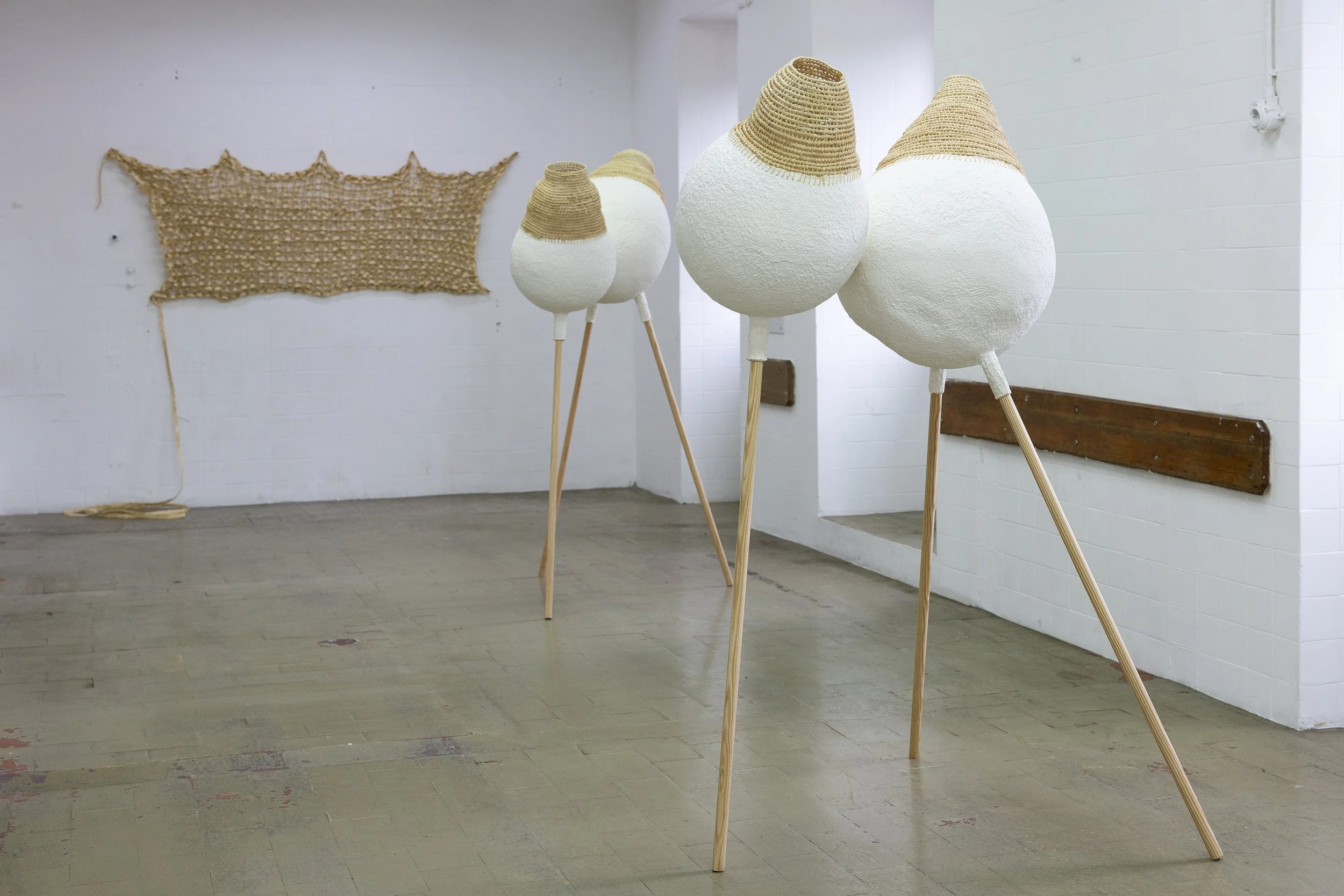 Sculptures en pulpe de papier et paille