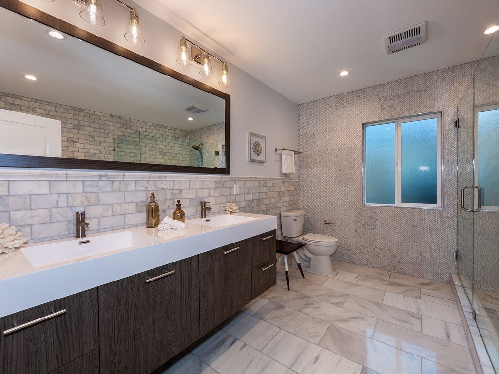 020_Bathroom.jpg