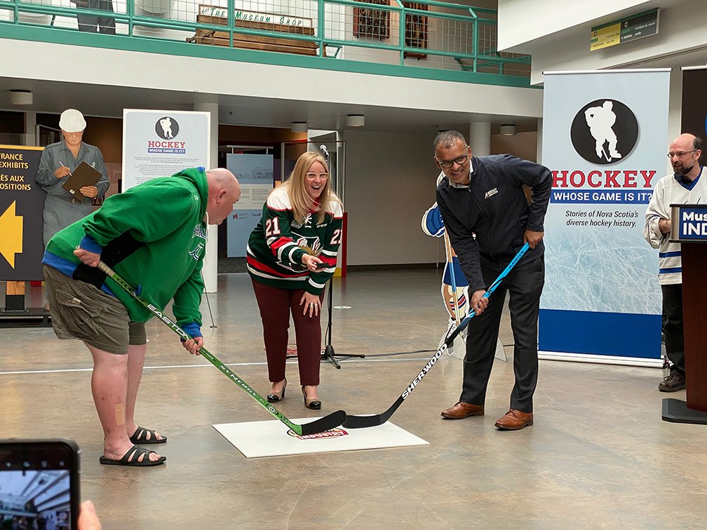 IMG_4346_Hockey_Exhibit_Opening_Faceoff_sm.jpg