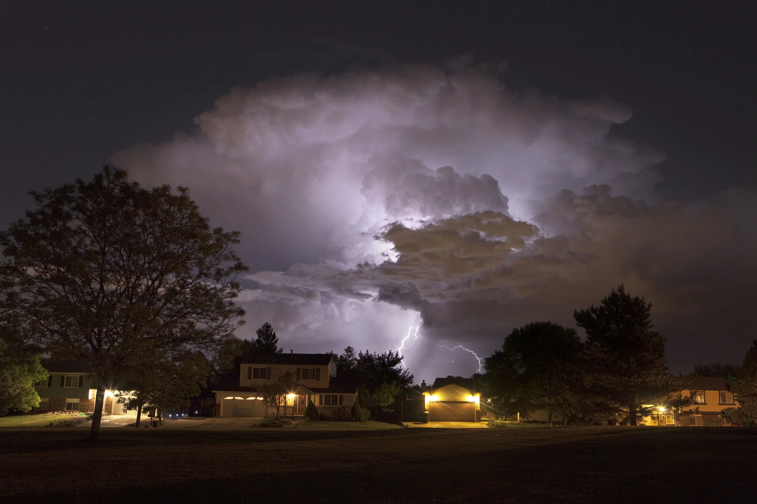 Thunderhead-lightning-strikes-over-Denver-homes-Colorado-515469126_5616x3744.jpeg