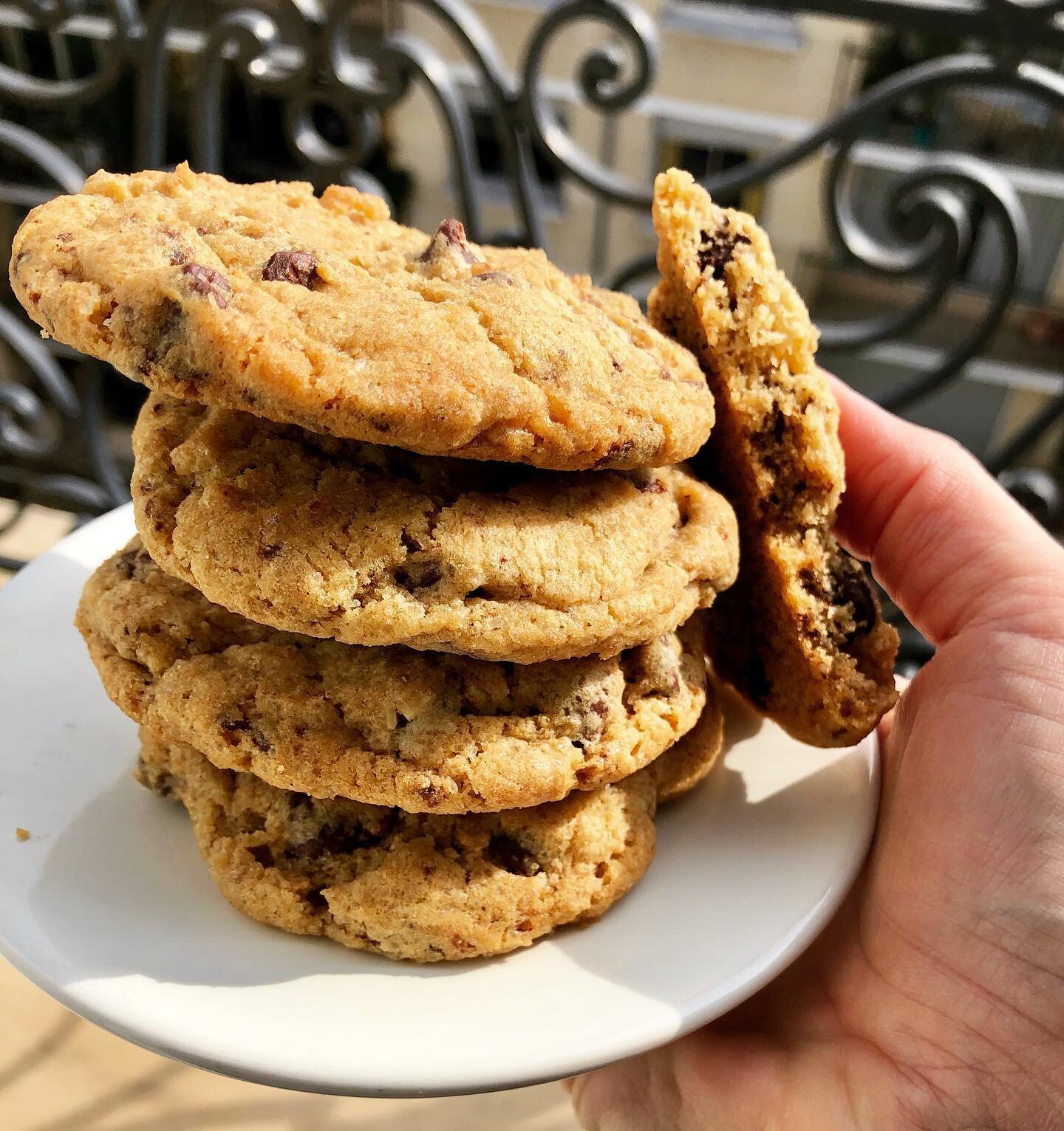 Just the cookies ma&rsquo;am. 
When the kitchen is on the move there&rsquo;s no better thing to do with little bits of ingredients leftover than to make cookies!! Slightly different from my &lsquo;usual&rsquo; chocolate chip cookies, these beauties h