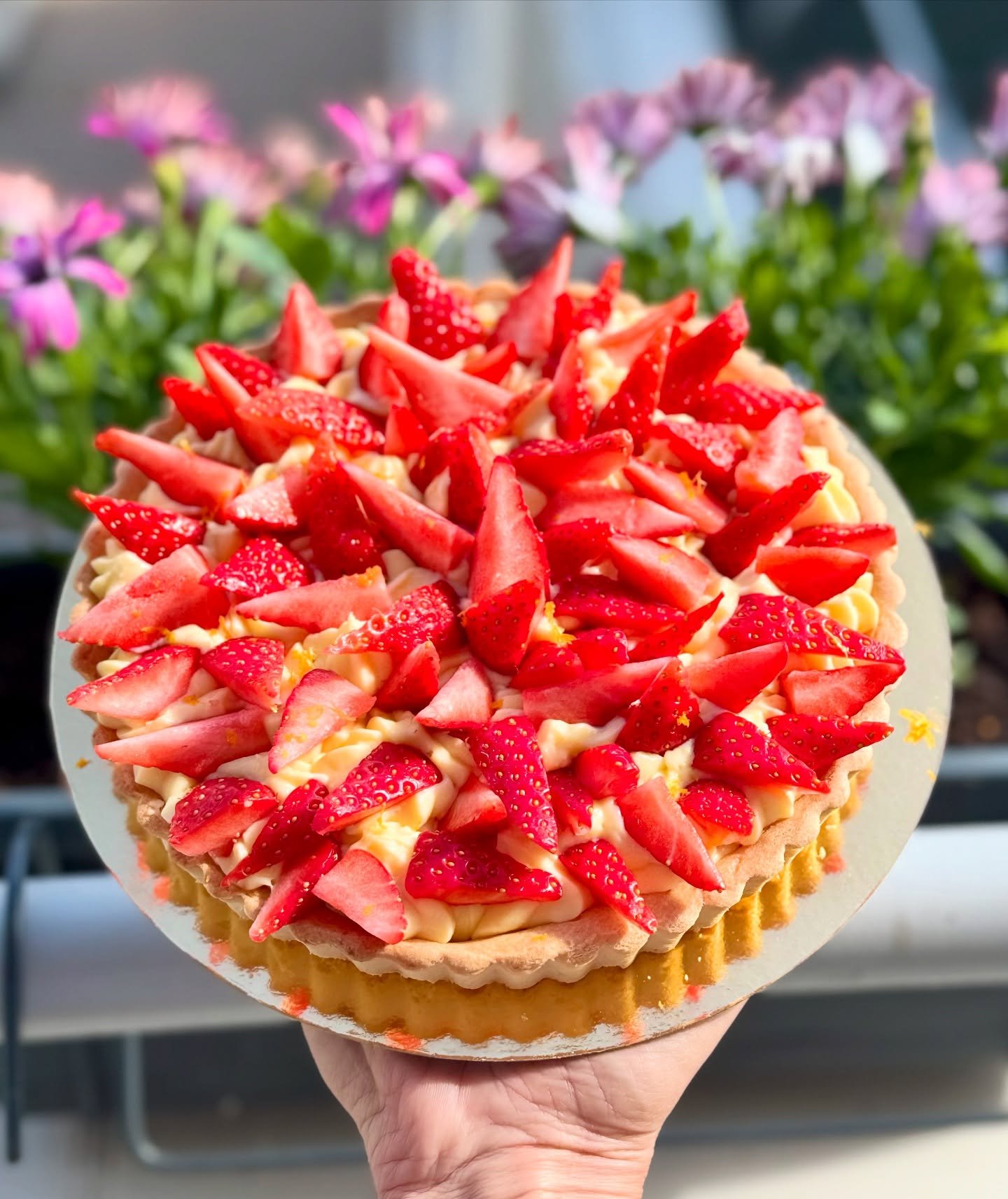 Did you know that Tarts &amp; Truffles Paris can make just about any of our treats gluten free? 
This delicious fresh baked strawberry tart is for a special client that keeps ordering anything on the menu because I can make it gluten free for her 🤓
