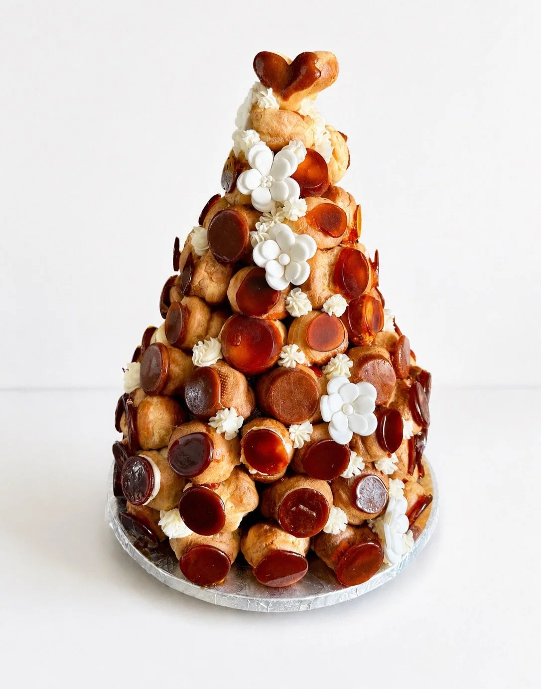 🌺 Yesterday&rsquo;s celebration of love, light, new beginnings and the power of family - including the one you create and choose for yourself - was overwhelmingly beautiful. 
My dear friend Wendi moved to Paris just two years ago, fully grown and si