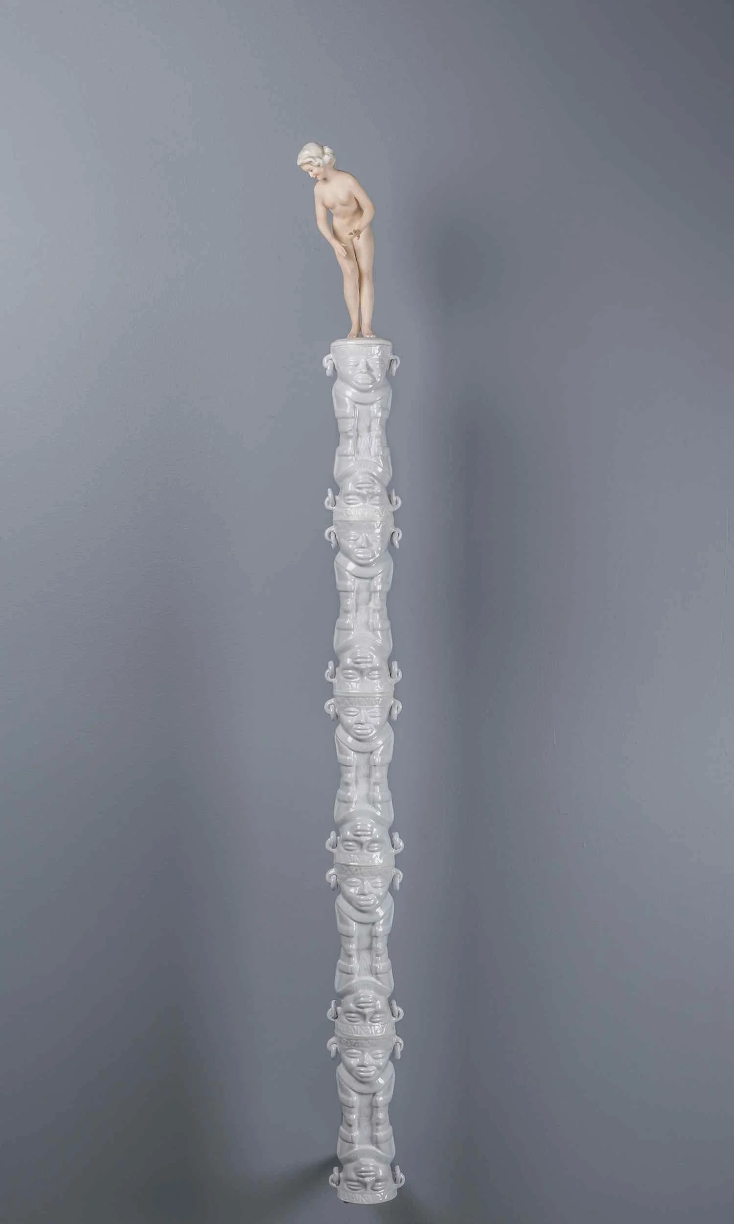 Tunjos y porcelanas Cerámica y porcelana 67 x 25 cm. 2016