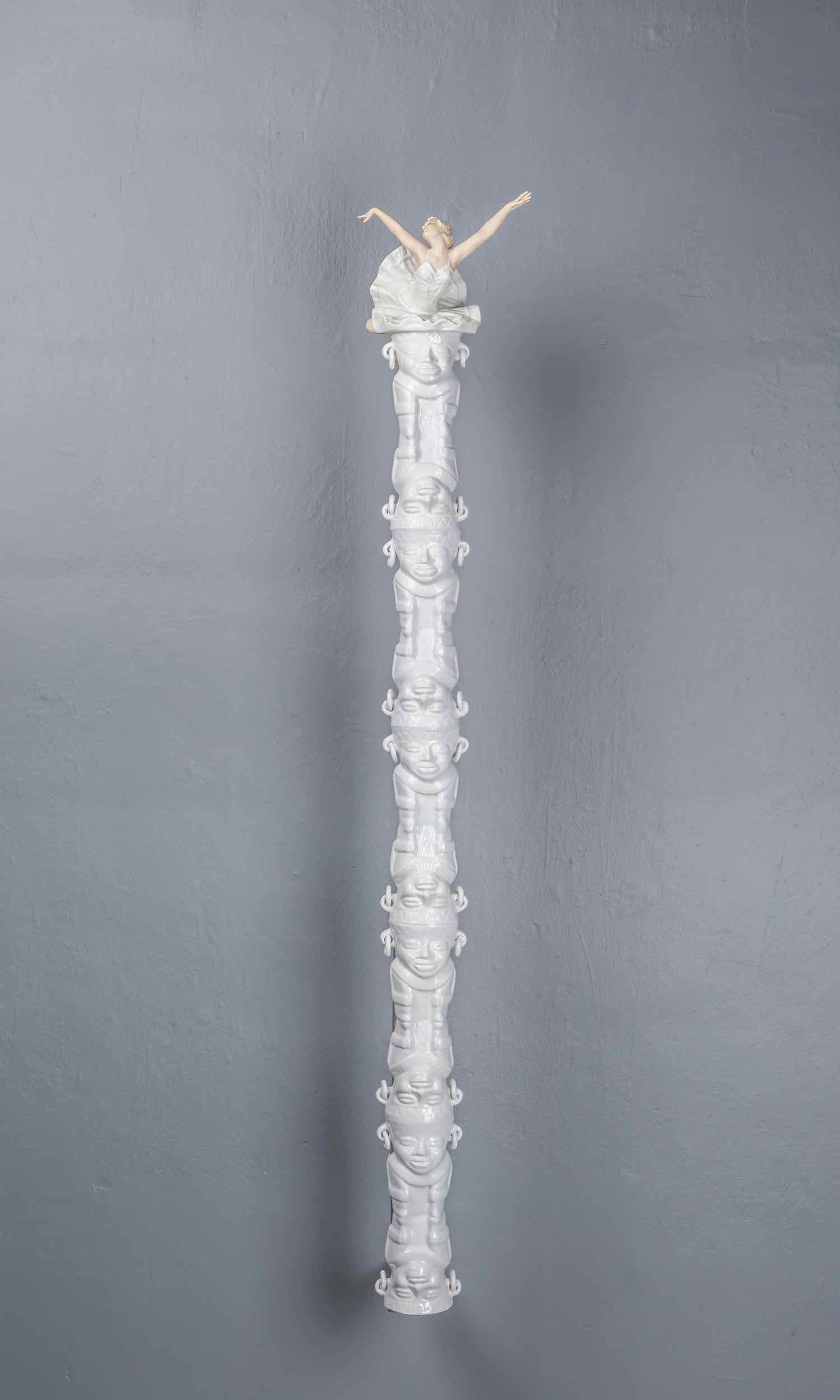   Tunjos y porcelanas   Cerámica y porcelana&nbsp; &nbsp; &nbsp; &nbsp; 67 x 25 cm.&nbsp; 2016    