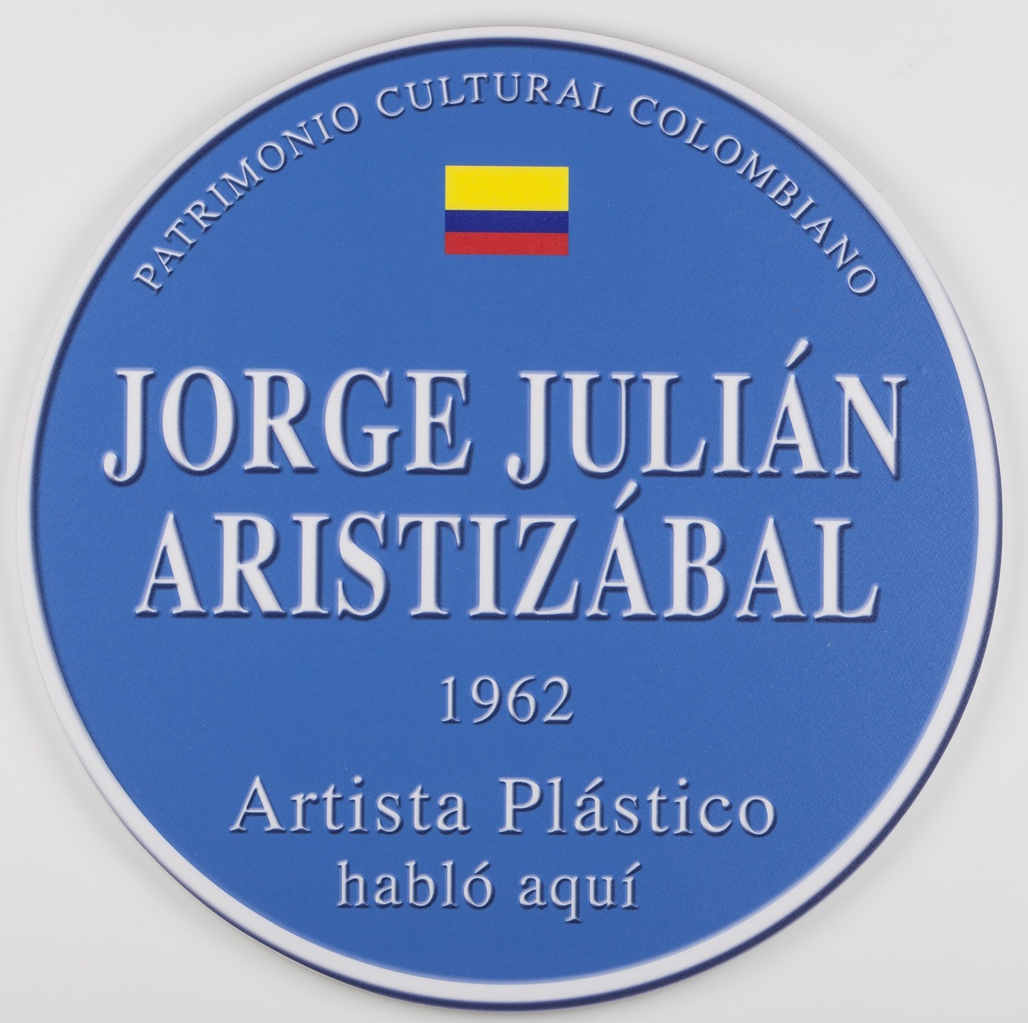   Placa conmemorativa   Impresión digital sobre plástico,&nbsp;35 cm de diámetro 2014    