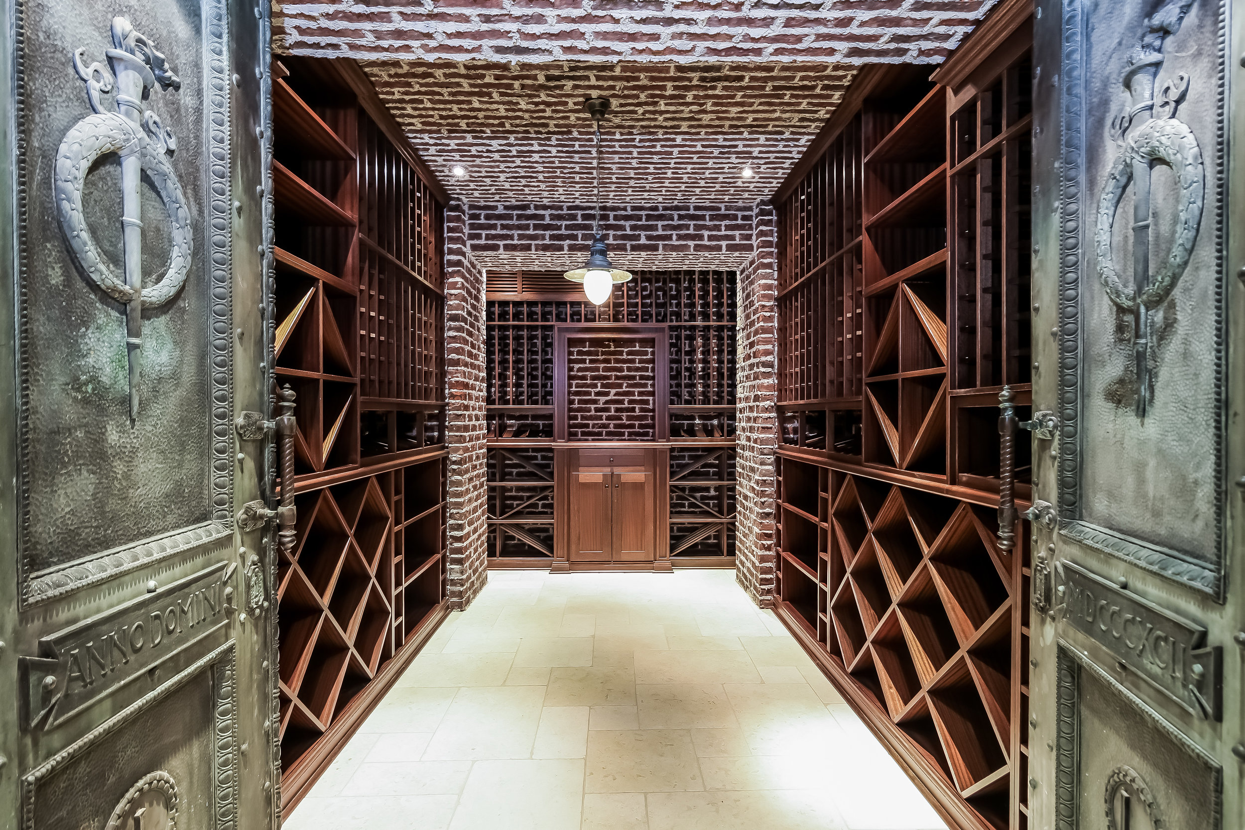 044-Wine_Room-2460973-large.jpg