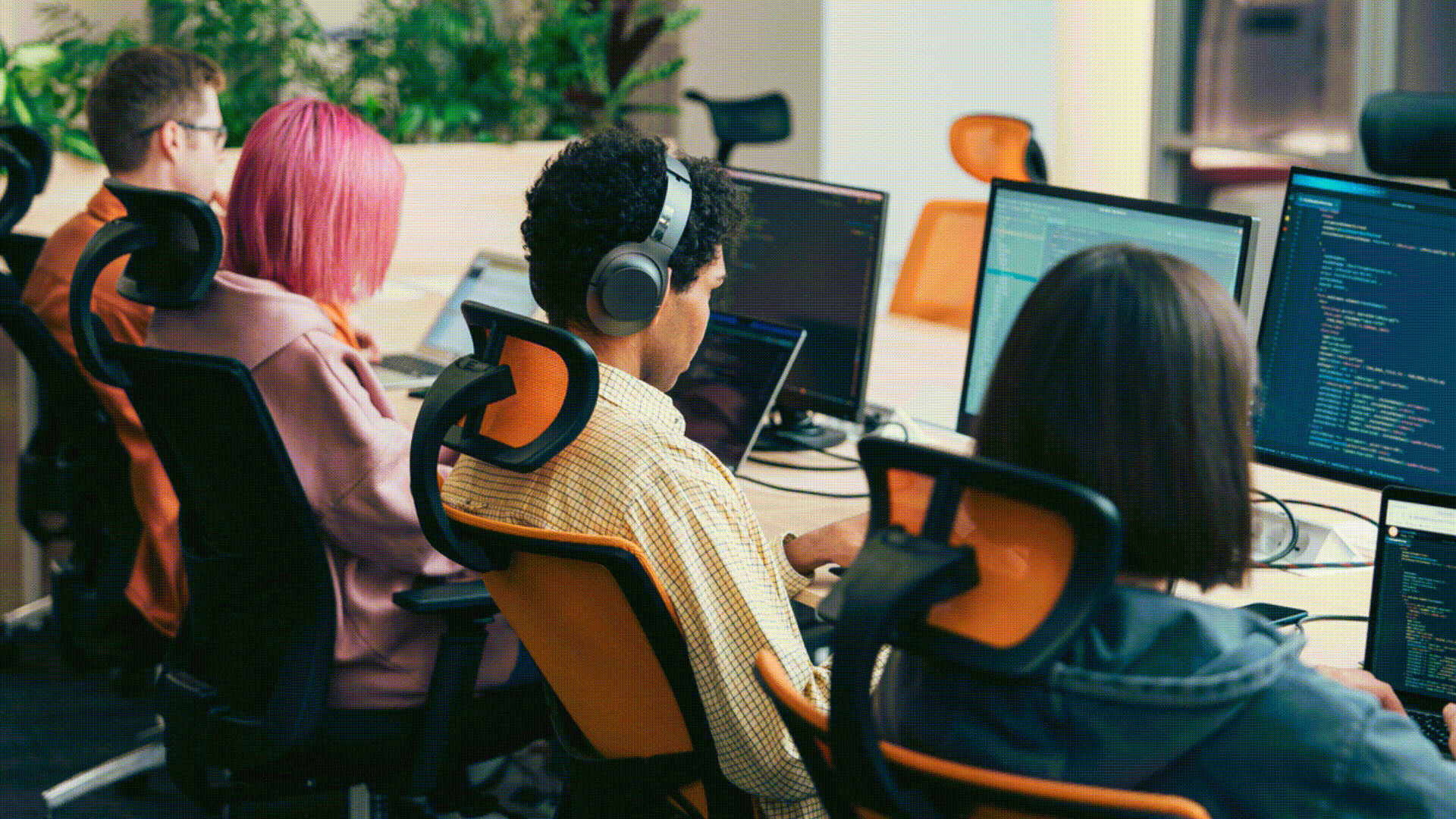 White_bg_loading_1 (4).gif