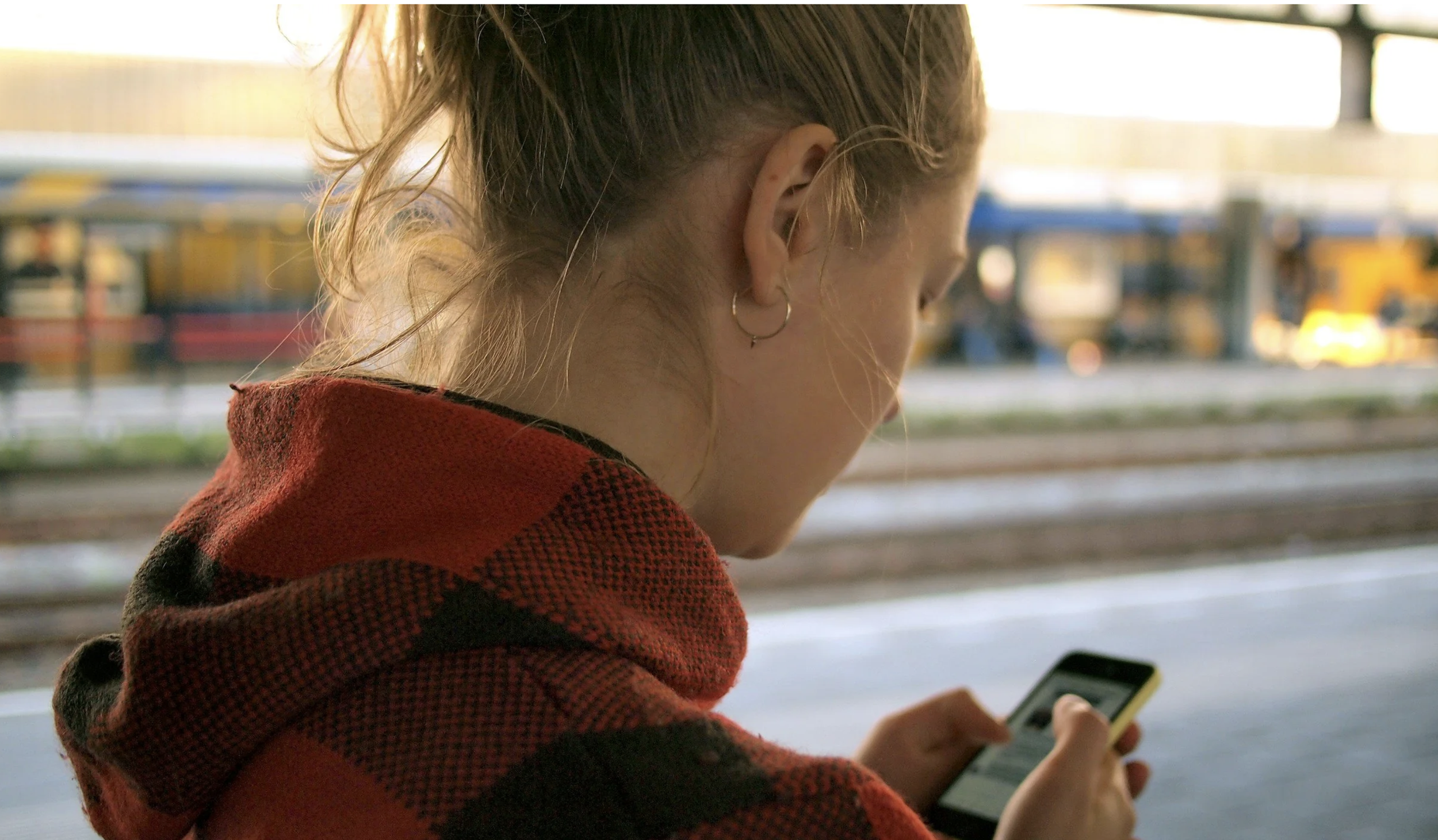 Tech Neck: What the Evidence Actually Says About Posture and Pain