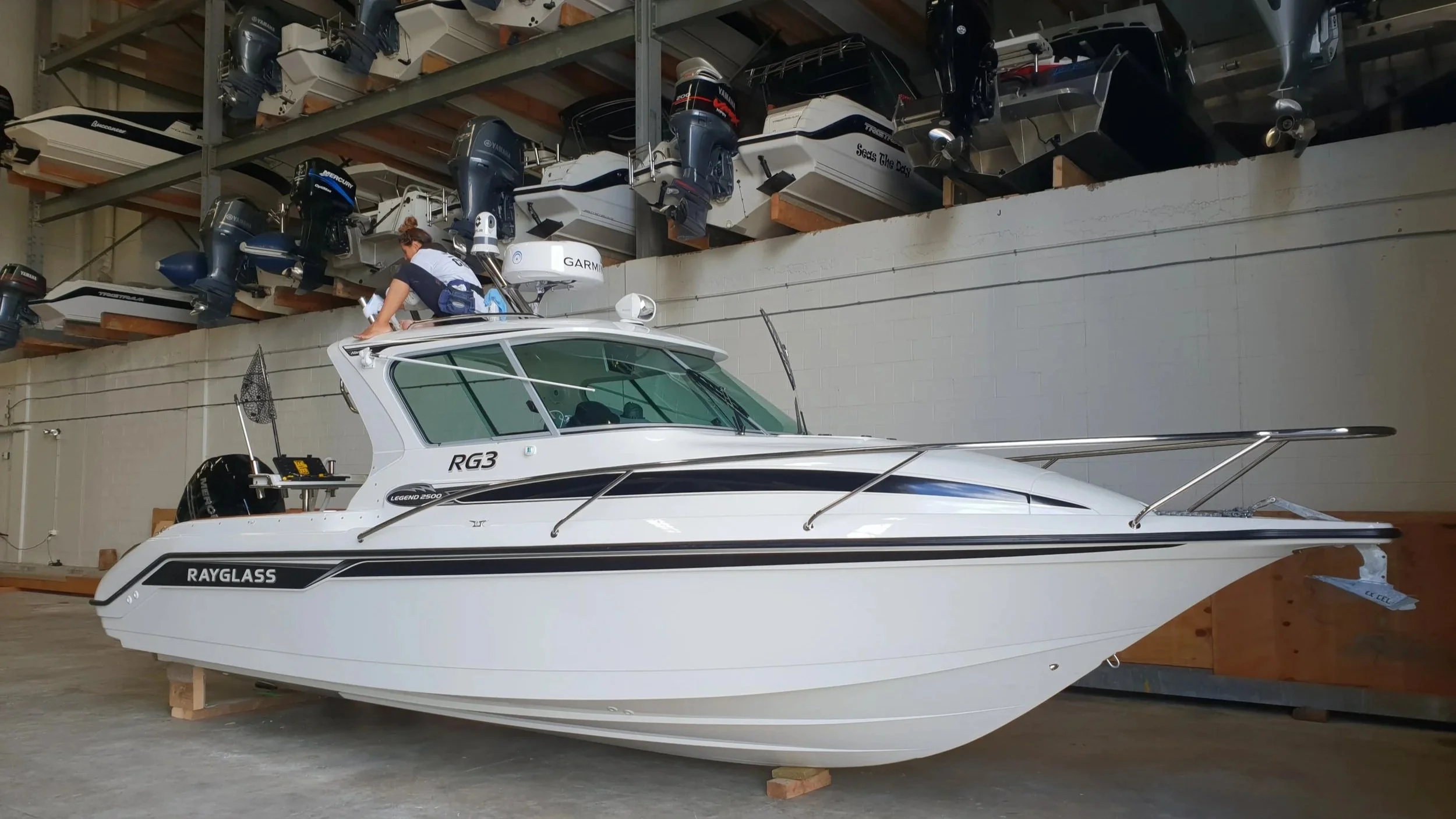 Rayglass boat glass professionally prepared and treated with FEYNLAB® Window Coating by Oceanix Yacht Care