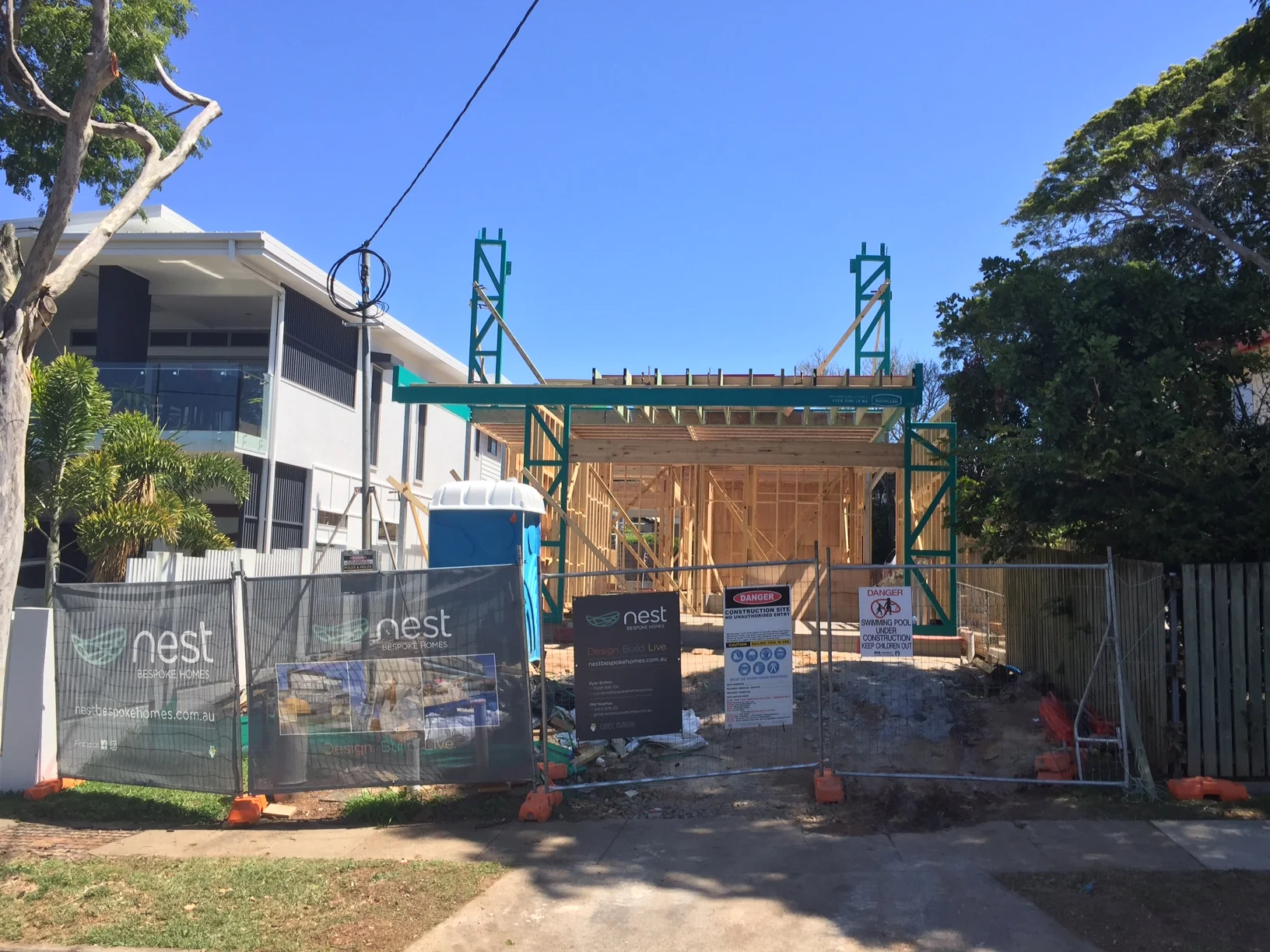 ABOVE: LOWER LEVEL STEEL & FRAMING UP ON A NEW NEST BUILD ON THE MANLY TERRACES.