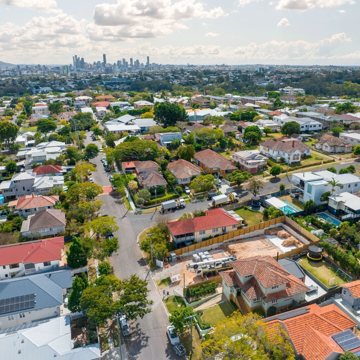 Our Holland Park project is situated just 8km to the Brisbane CBD! These are likely to hit the market mid 2024 for sale!

_

#nestbespokehomes #brisbanebuilder #brisbaneconstruction #brisbane #brisbaneproperty #construction #constructionvideo #qldhom