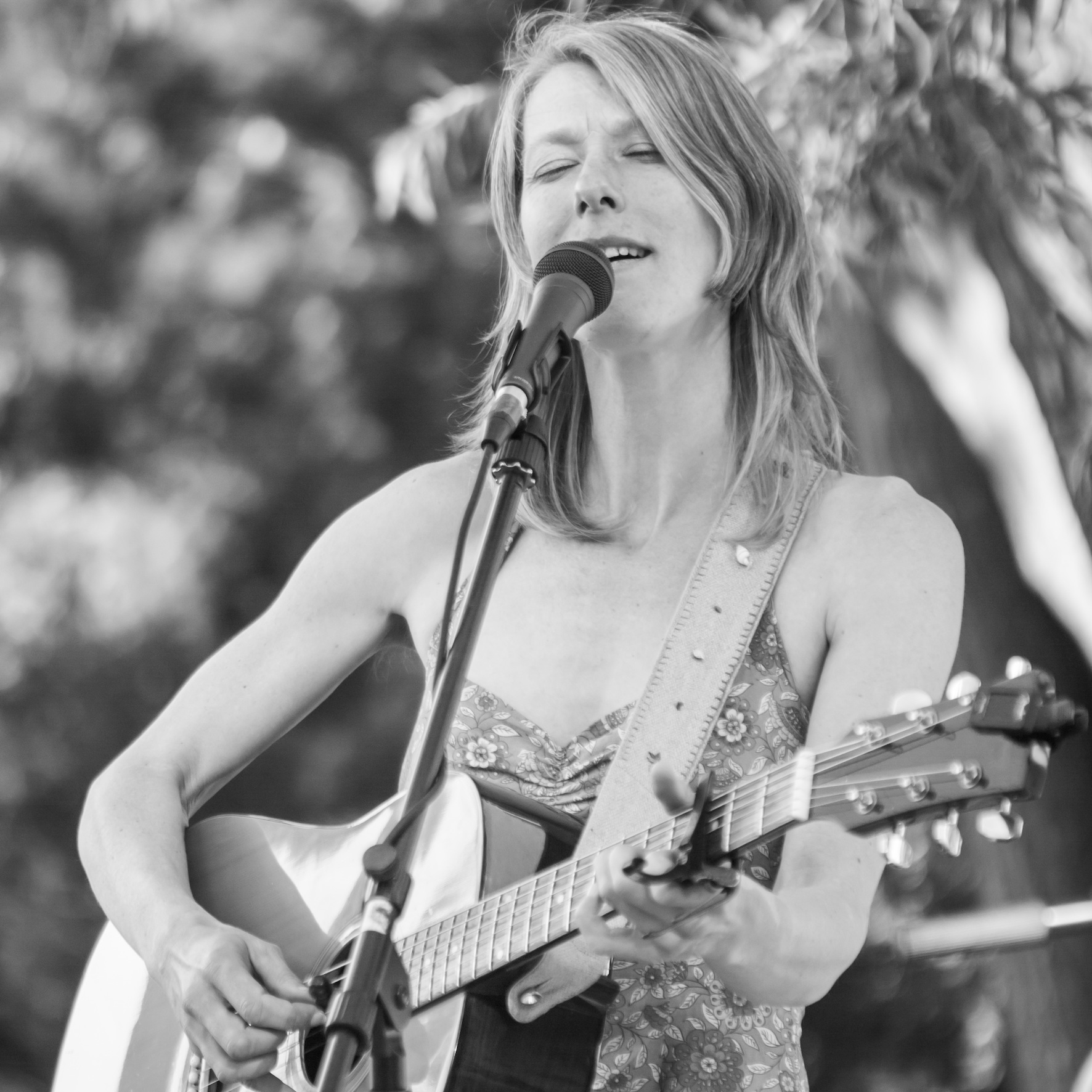 Shelley Cusiter Shelley is an experienced performer, songwriter, singer and guitarist of 20 years – Bachelor of Music. She has extensive experience in the music industry, touring nationally and internationally along with working in communities and arts organisations. Her biggest passion is using creativity to find connection and healing.