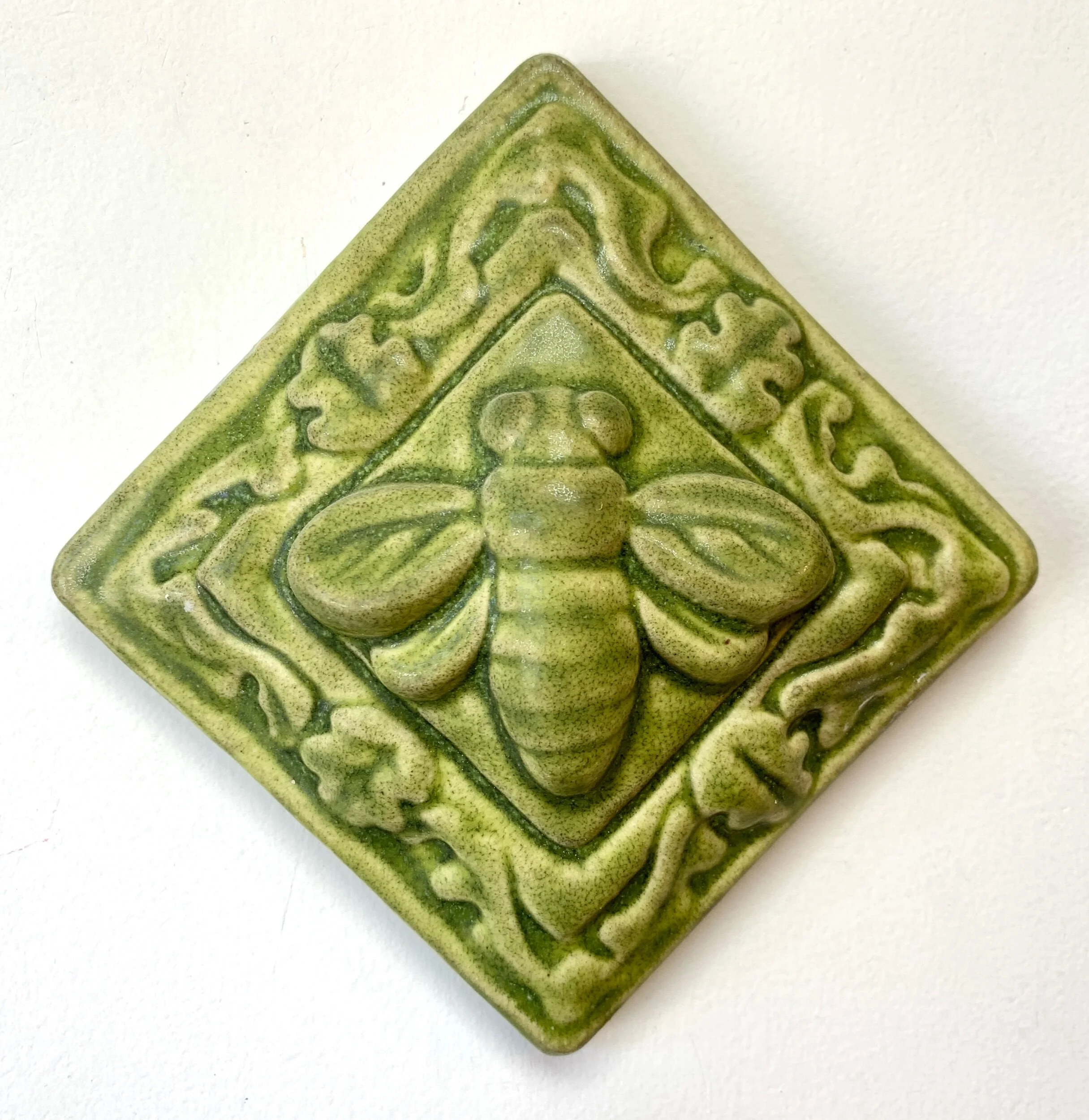 4x4" Bee Floral Tile Tree Frog glaze