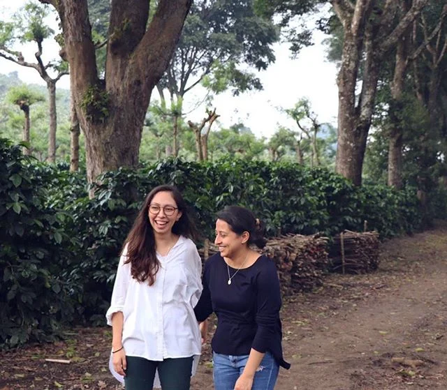Esta foto describe pr&aacute;cticamente como he pasado la mayor&iacute;a de este a&ntilde;o: riendo y gozando con amistades 😂🙌🏽🥰