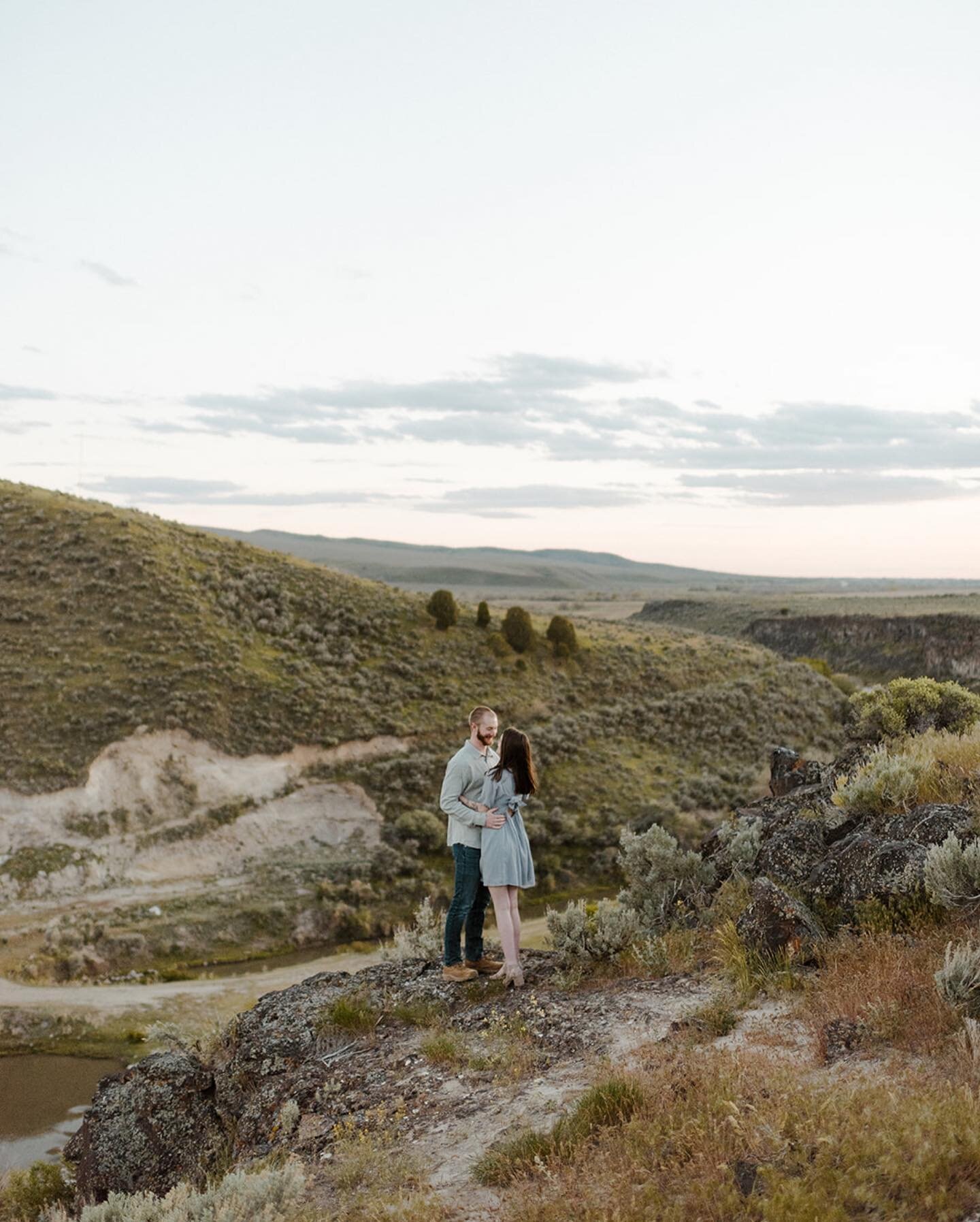 This is one of my favorite little hidden gem location in Idaho. Not a soul in sight. Cows roaming. Deer frolicking. And eagles soaring. 

#idahophotographer #seidahophotographer #springinidaho #idahoweddingphotographer