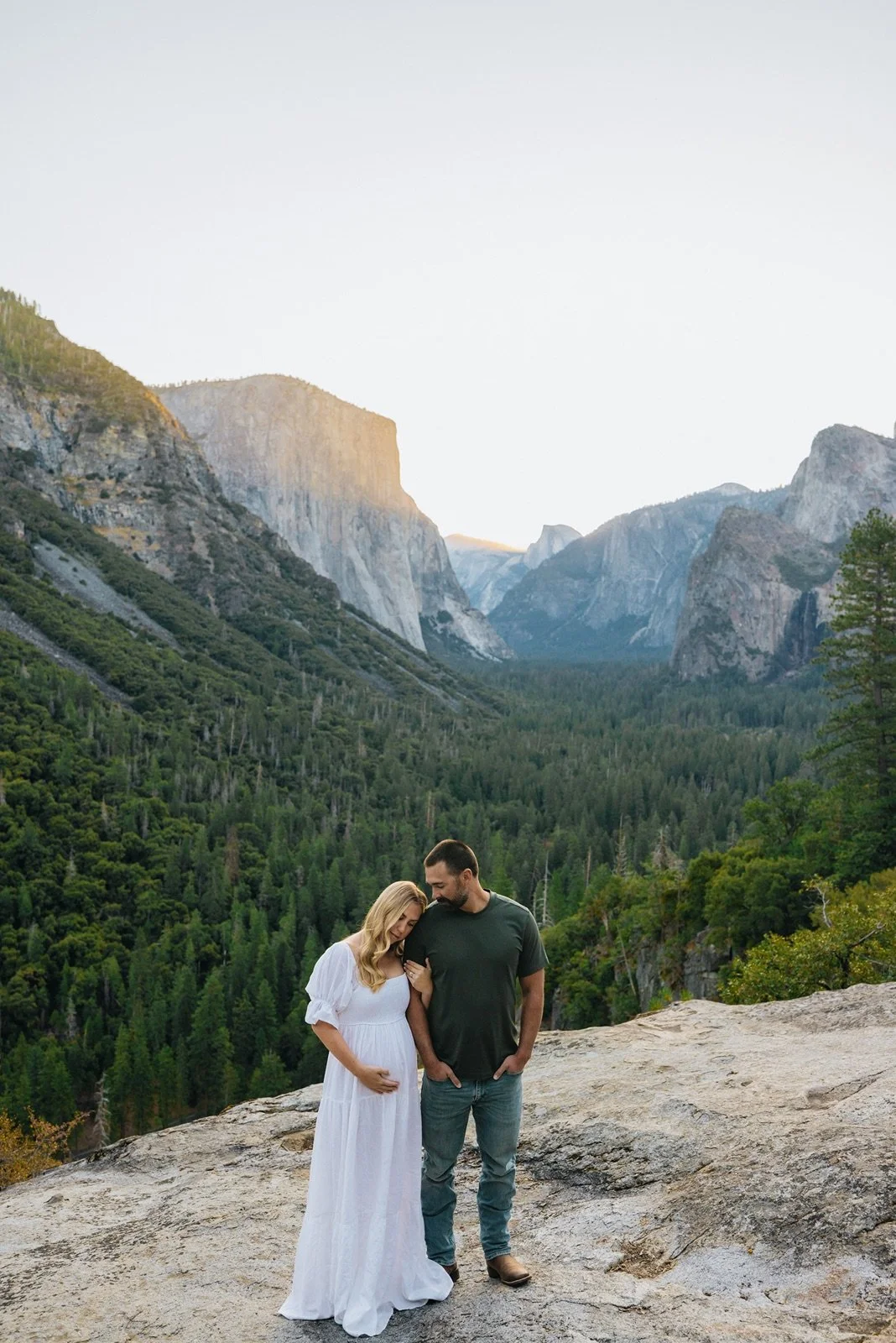maternity-session-at-tunnel-view-in-yosemite.jpg