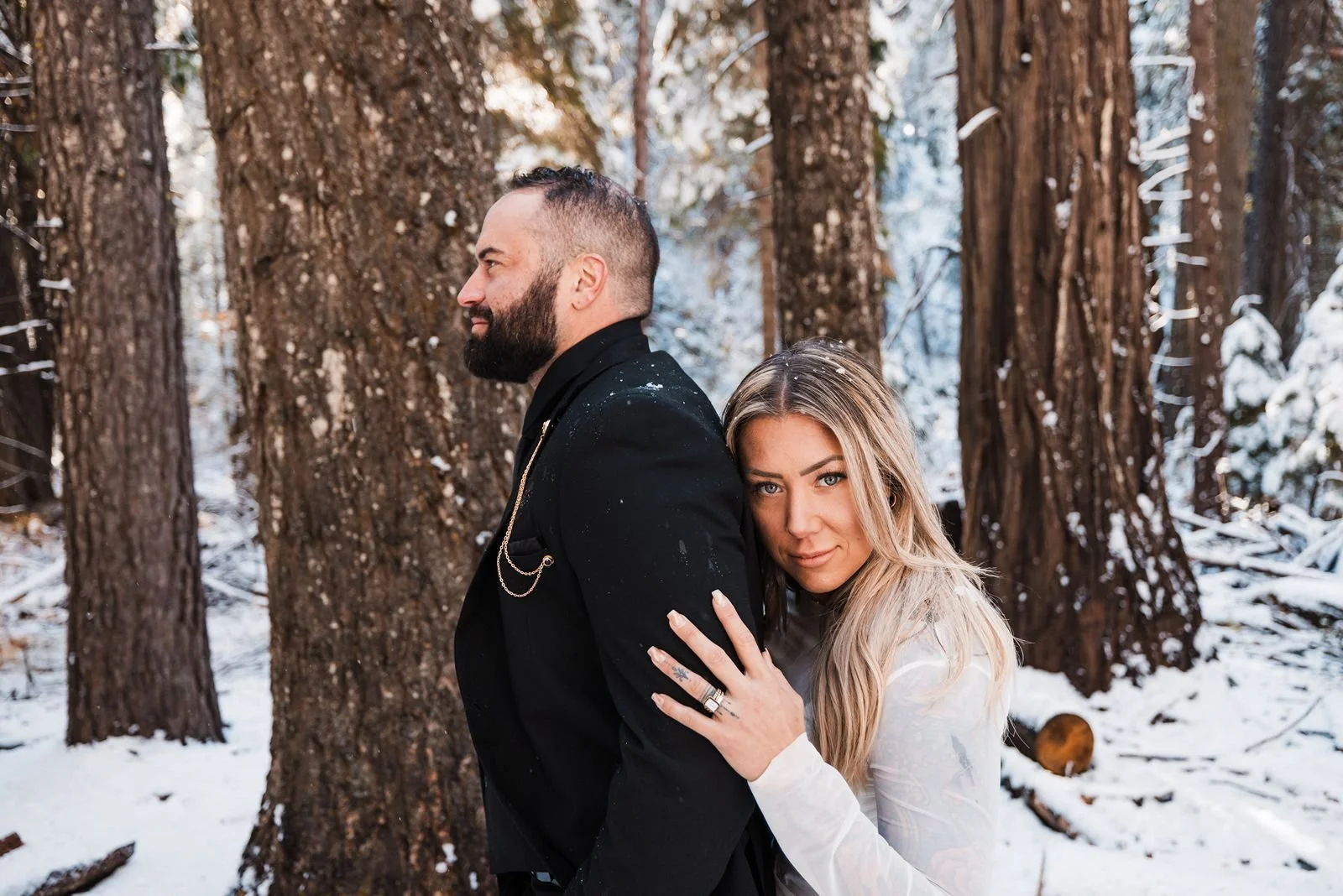 A LOOK INTO A BEAUTIFUL YOSEMITE CHAPEL WINTER ELOPEMENT