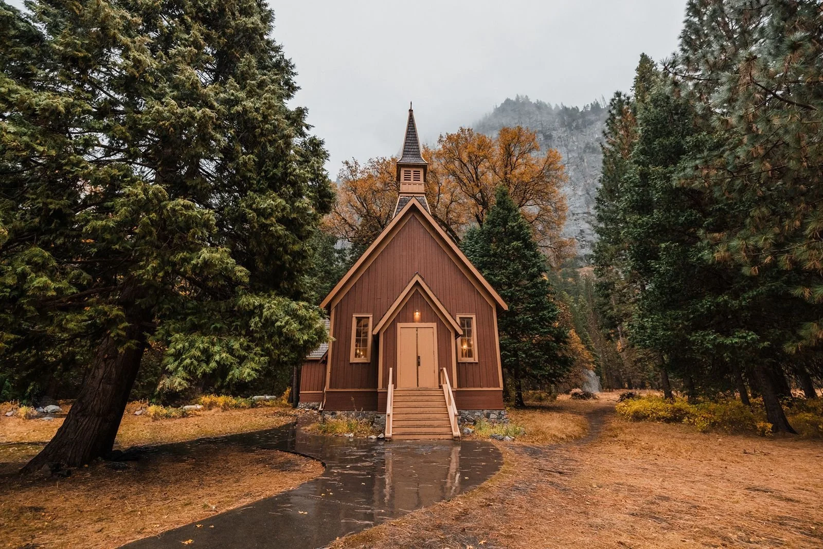 wedding-at-the-yosemite-valley-chapel-4.jpg