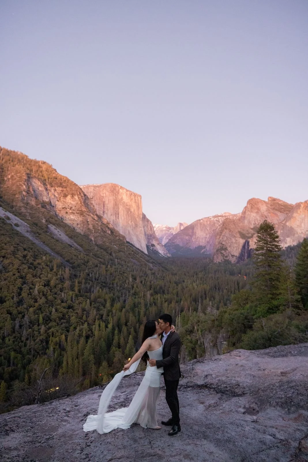 yosemite-valley-engagement-photos-16.jpg