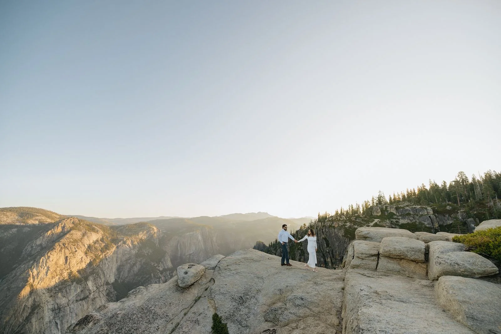 what-to-wear-for-Yosemite-egagement-9.jpg