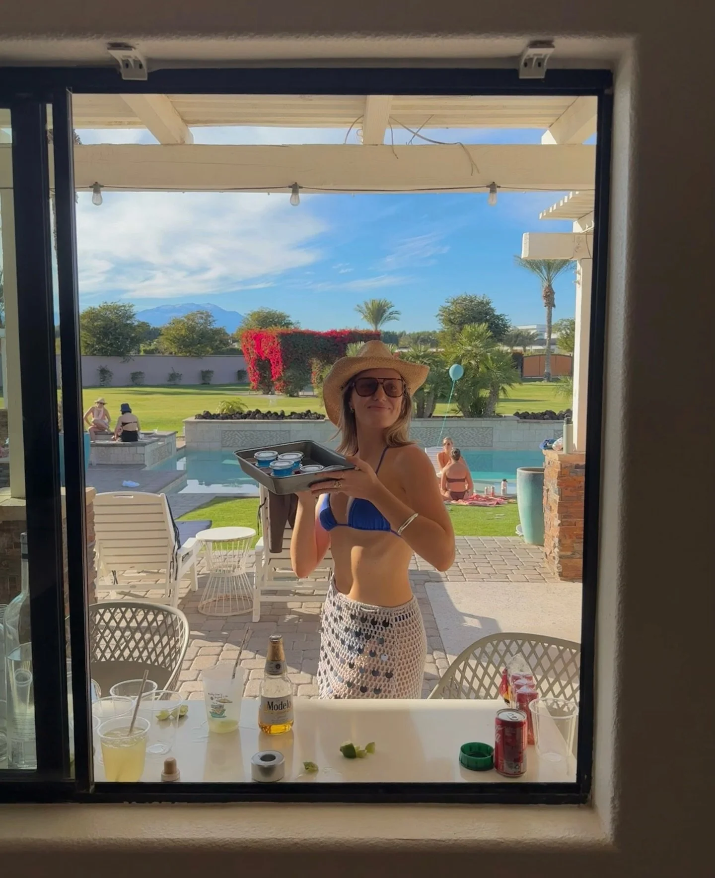 we&rsquo;re gathered here today for my cool cat @ladelinemewis &amp; jell-o shots 😽