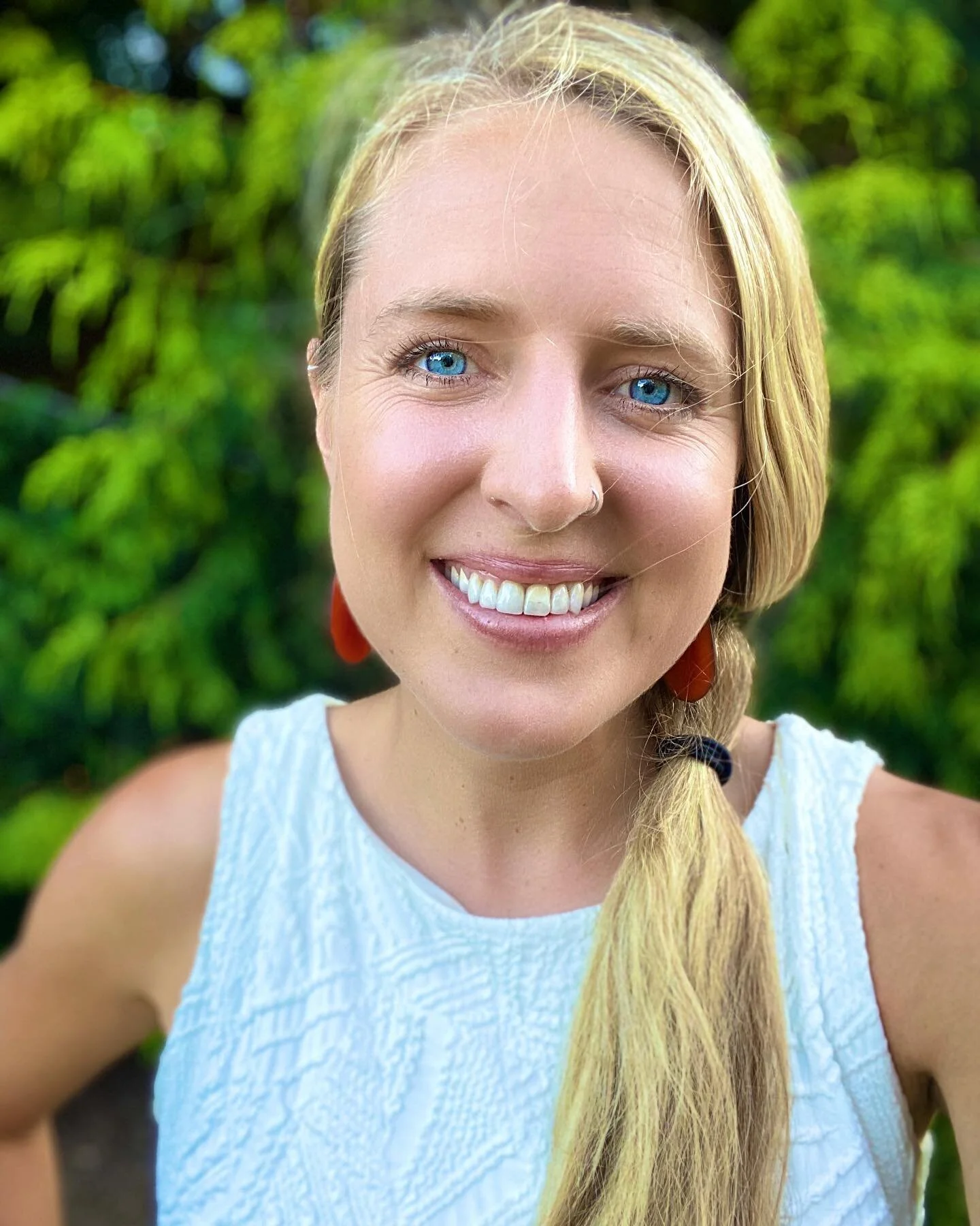 🌹 NEWSY POST: Y’all, I’ve missed you! Popping in to share a quick update about my current project: the recording & production my first solo piano album.
☀️ First, to set the scene: summer has officially descended here in Portland. W