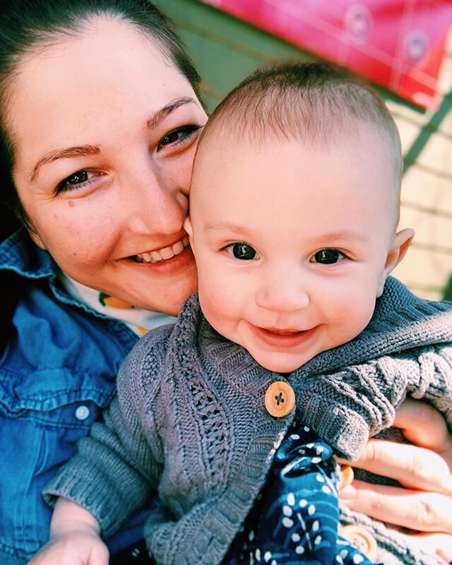 The happy baby content we all need right now 👶🏻🐣🌺🌸 #LilyRoo #LillianRuth #auntielife .
.
.
.
#happybaby #coolaunt #babygirl #babylove #babymodel #aunt #auntilanainthehouse #for2months #gerberbaby