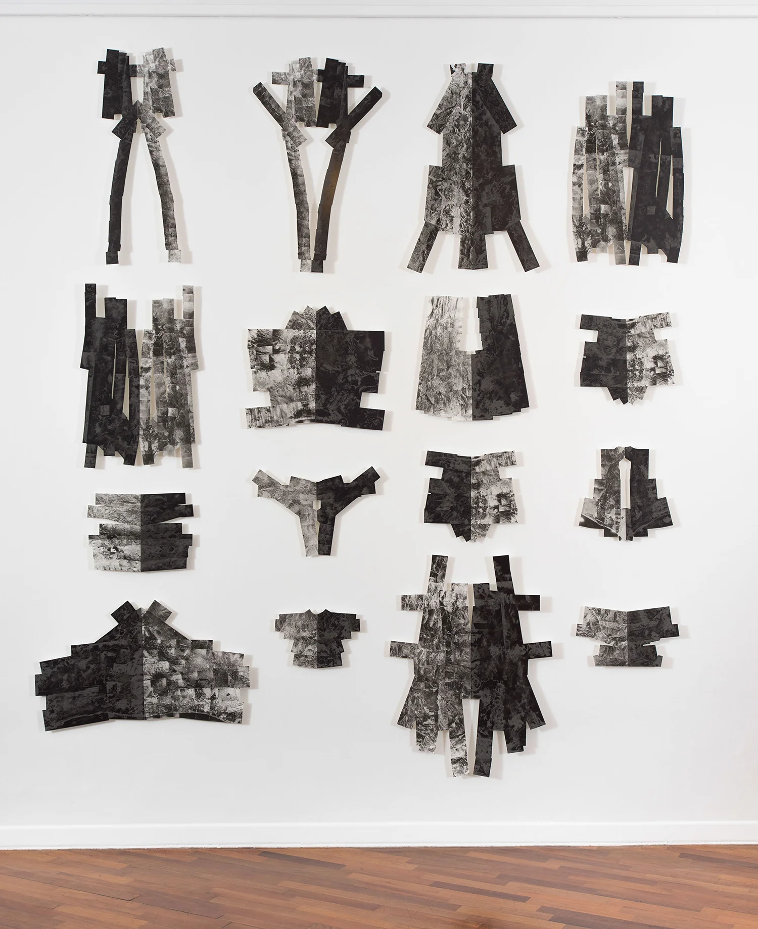  Installation view of  Fragmento Iluminado  series at ICPNA. 