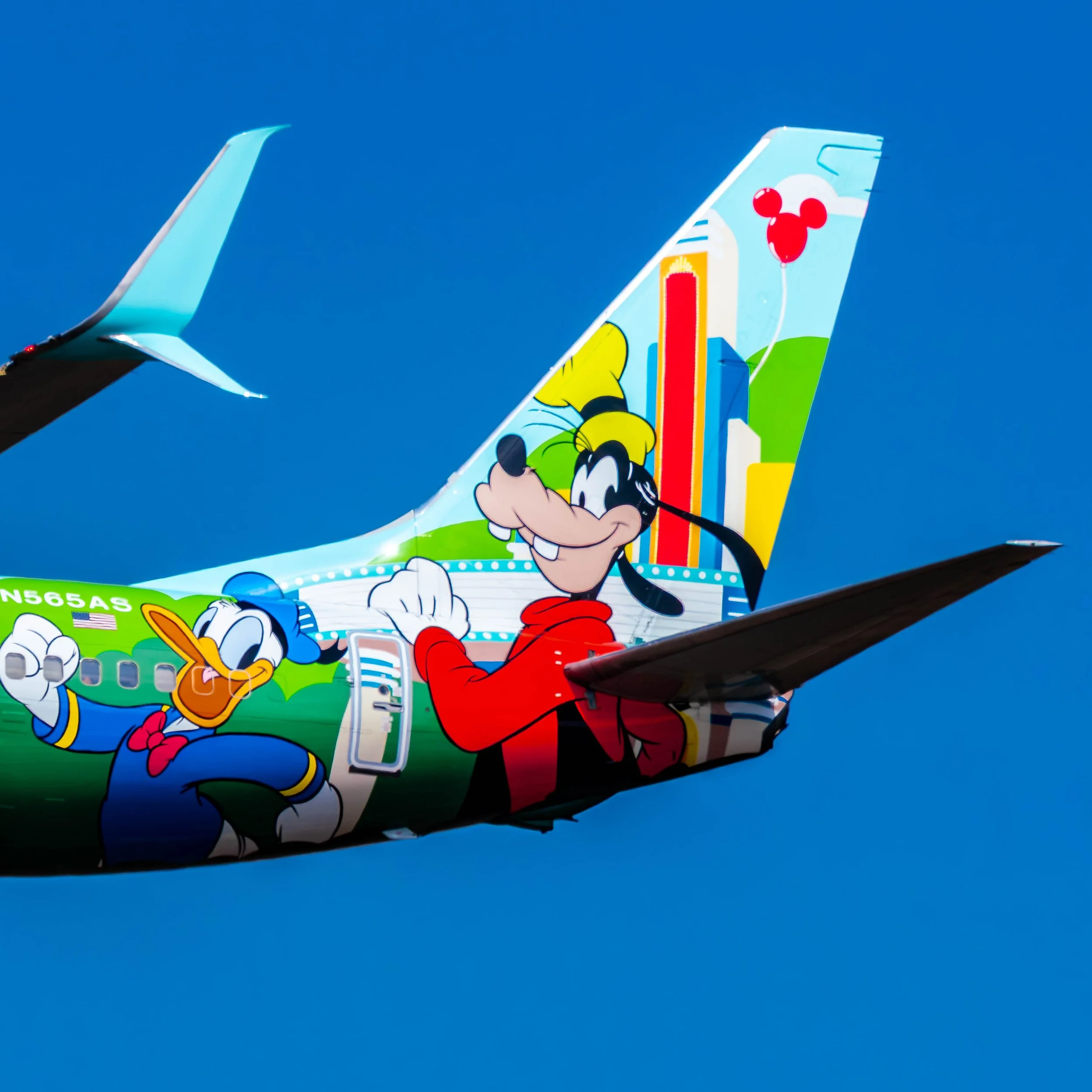 Alaska Airlines Boeing 737-800 " Disneyland's Toon Town"