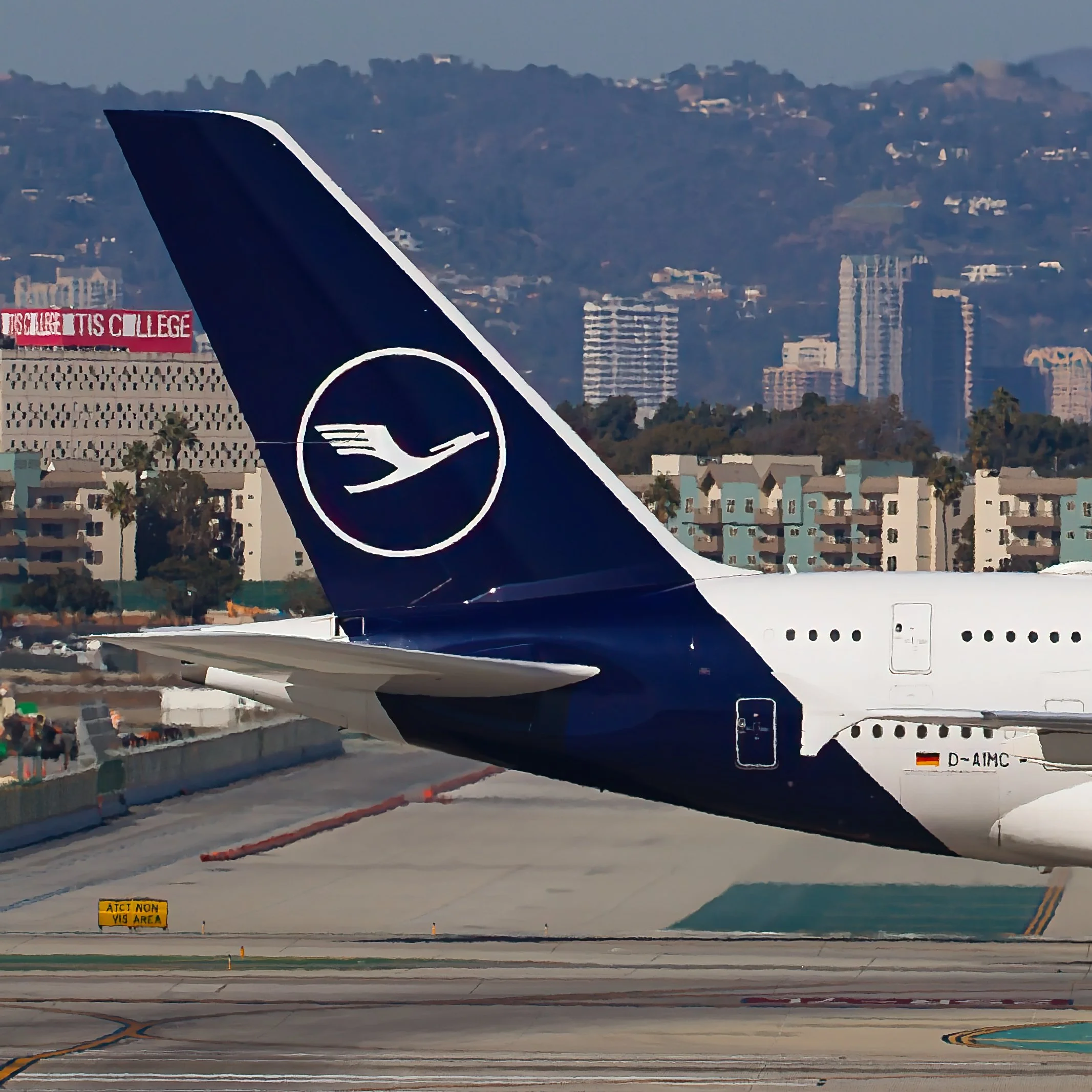 Lufthansa Airbus A380-800 (New Colors)