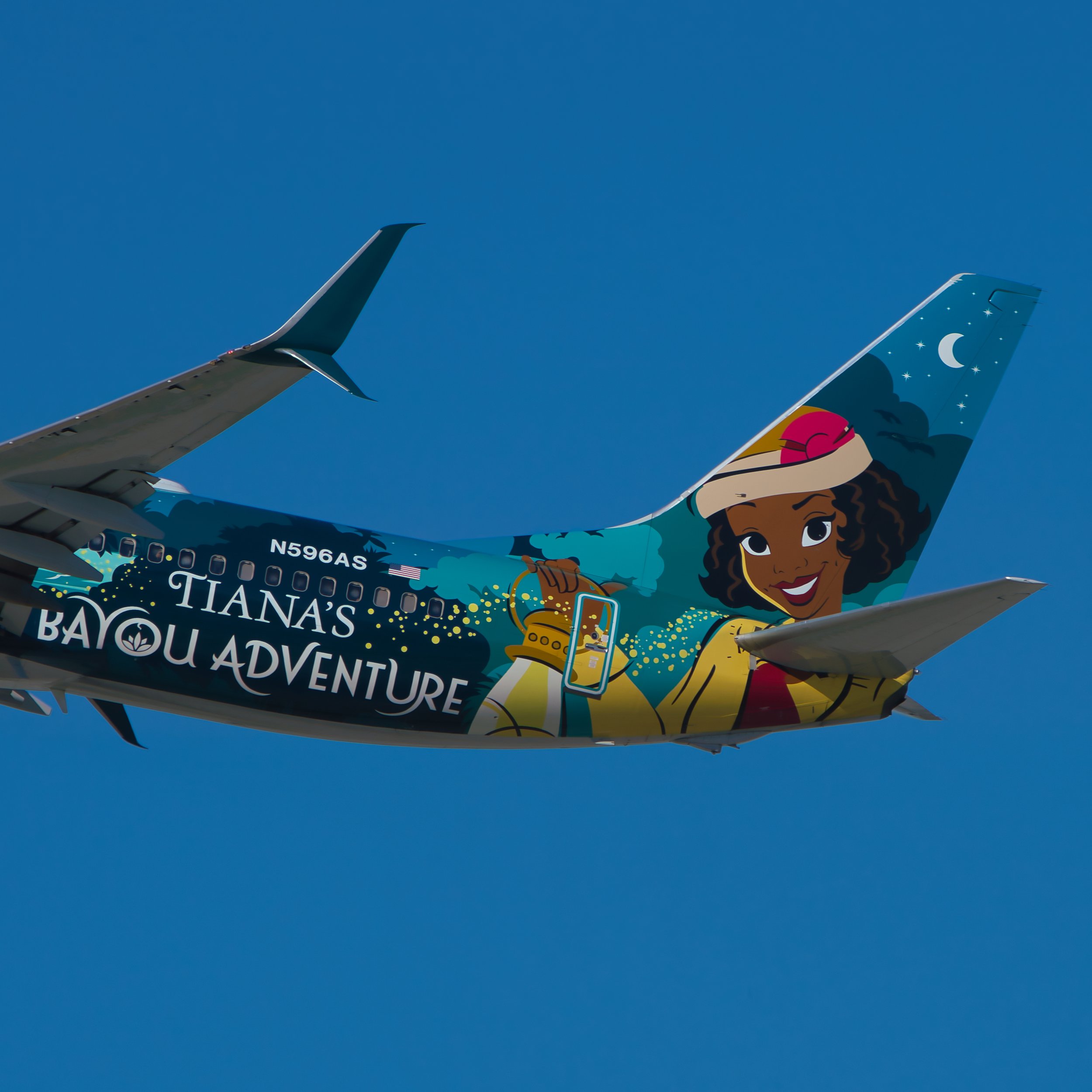 Alaska Airlines Boeing 737-800 "Disneyland's Tiana's Bayou Adventure"