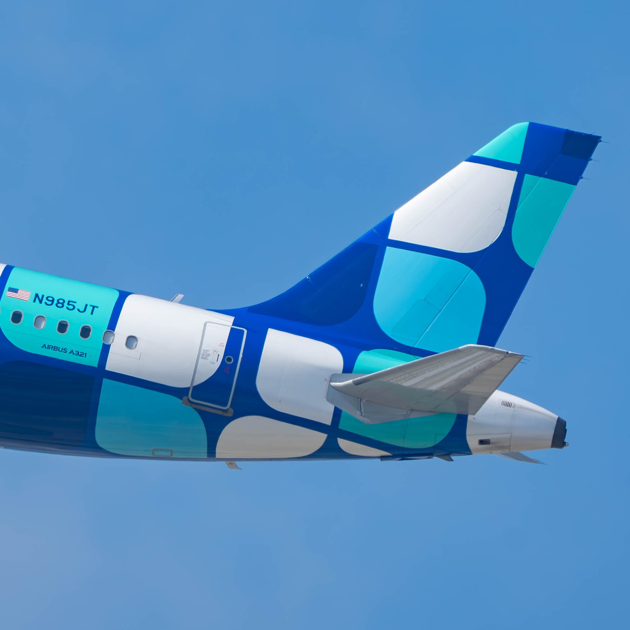 jetBlue Airbus A321 "Defining MoMint"