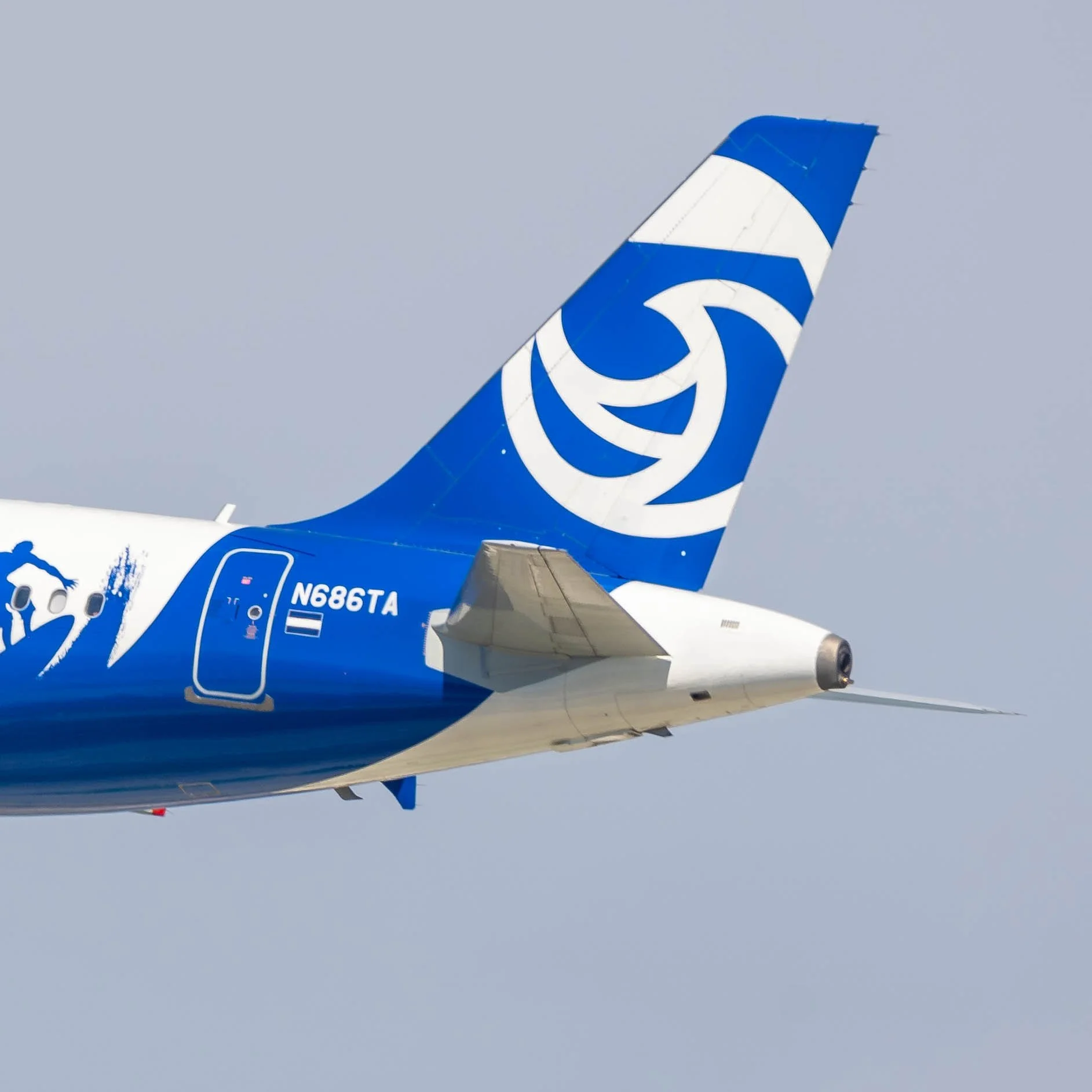 Avianca El Salvador Airbus A320 "Surf City" Livery