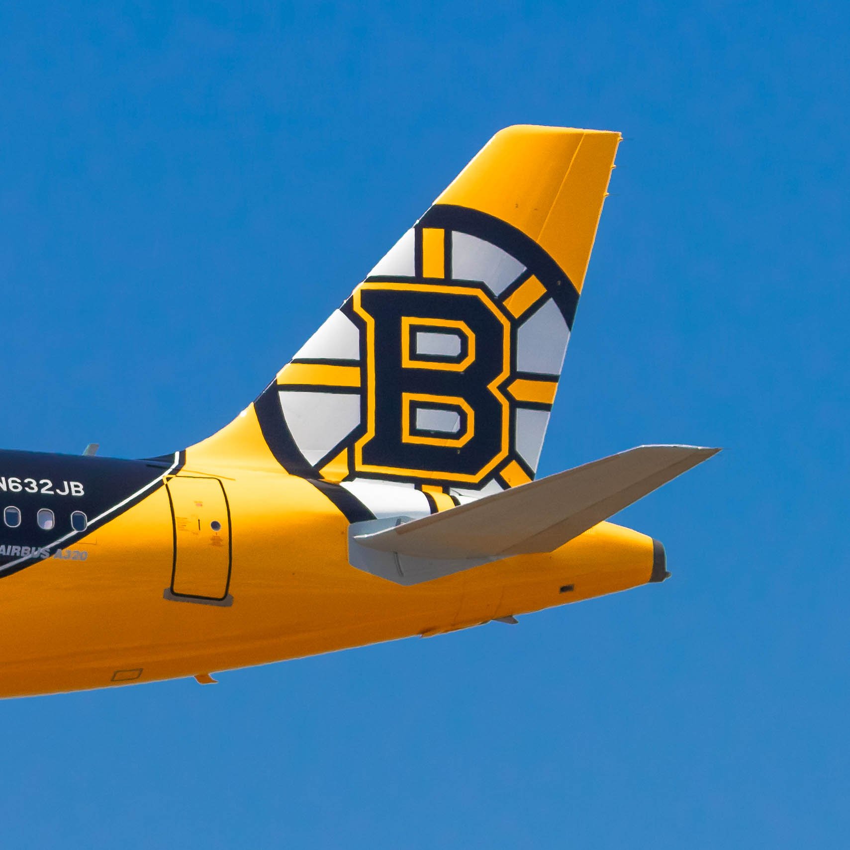 jetBlue Airbus A320 "Bear Force One"