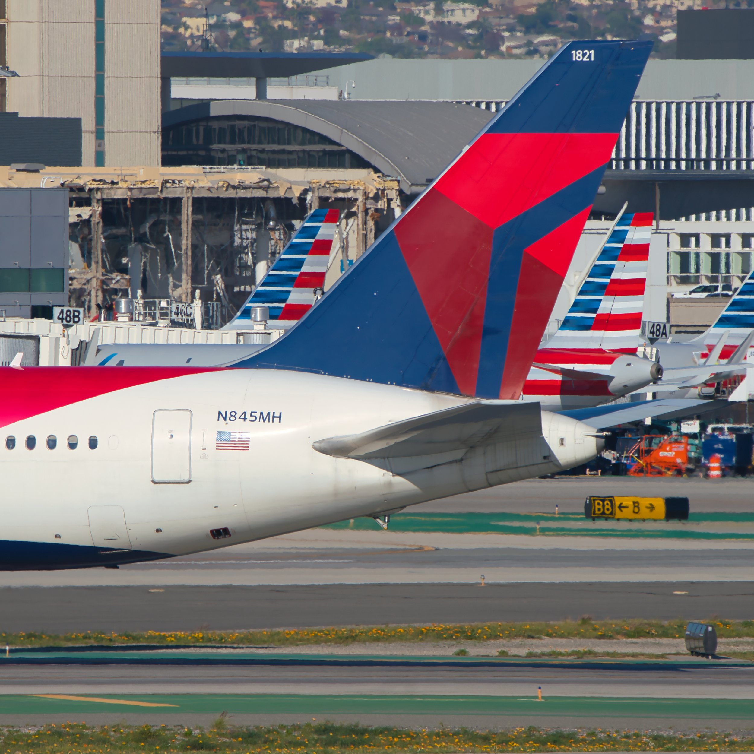 Delta Air Lines Boeing 767-400ER "Breast Cancer Awareness" Livery