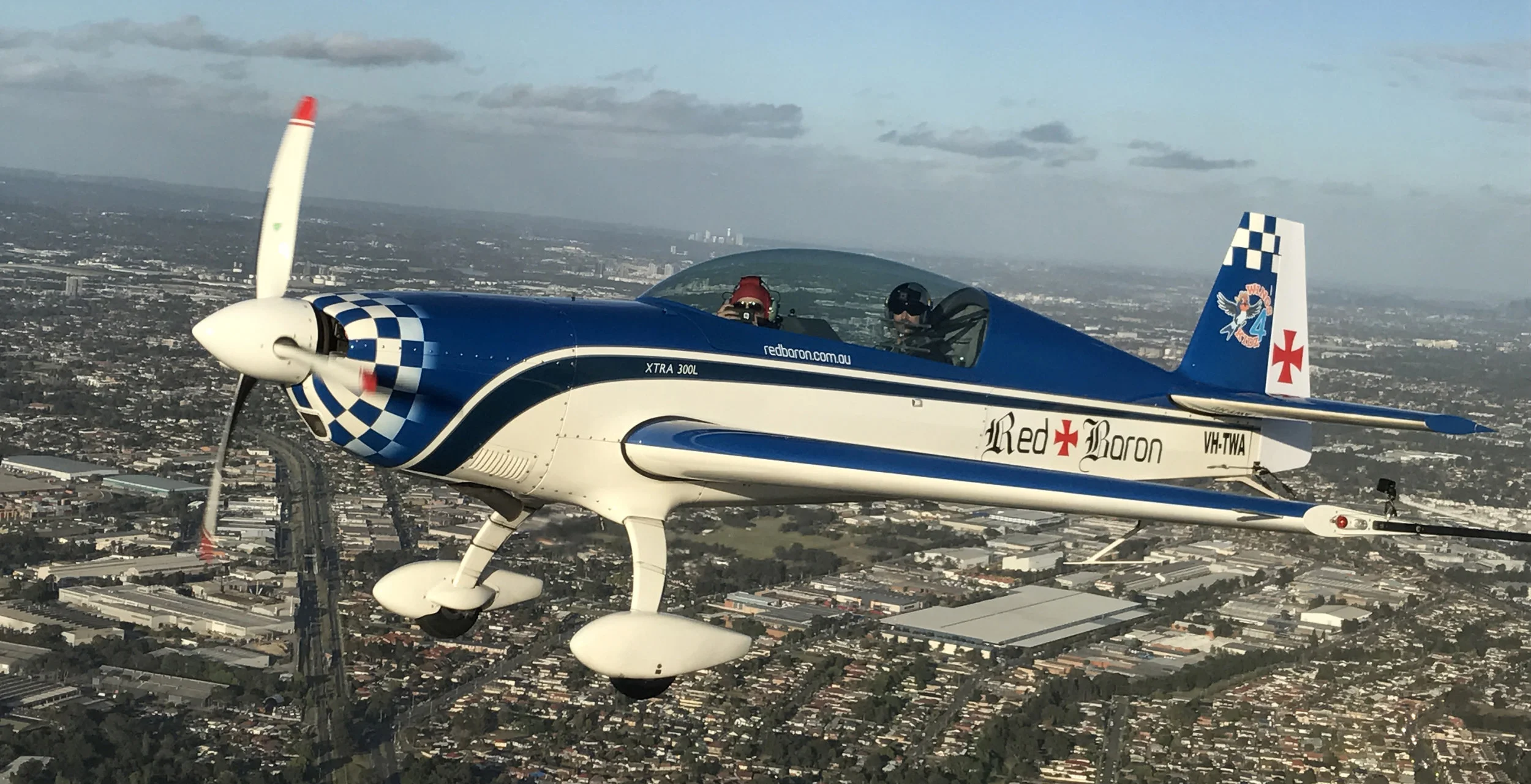 Extra300L.jpg