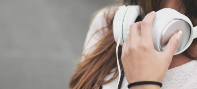 Noise-cancelling headphones on eBay.com, do premium brands dominate?