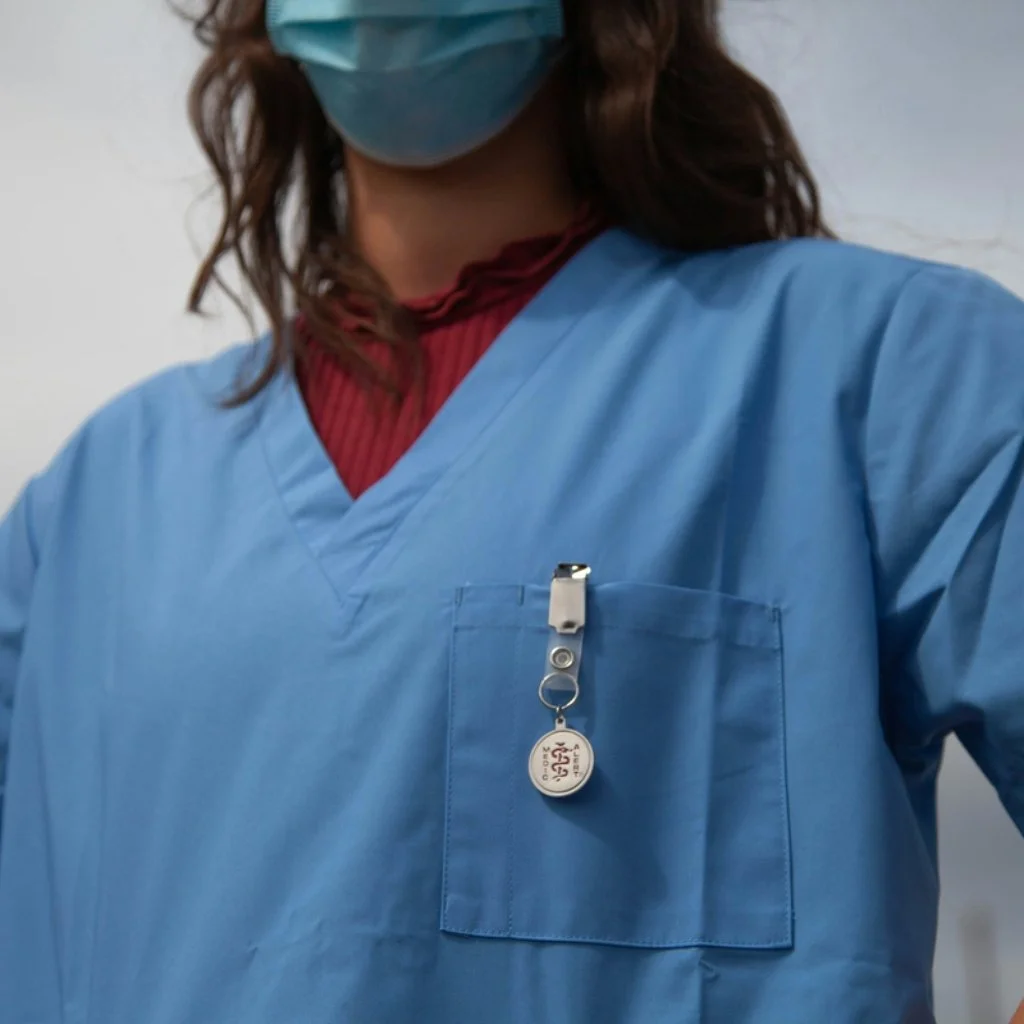 Medical Scrubs Market 2025: What 500,000+ Healthcare Workers Actually Buy (+ Profit Data)