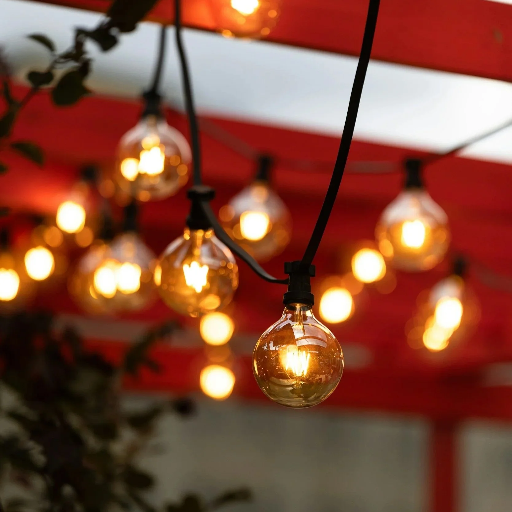 Outdoor Solar Lights: Warm White Tone, Metal Stakes &amp; Durability Are Key To Sales &amp; Profit