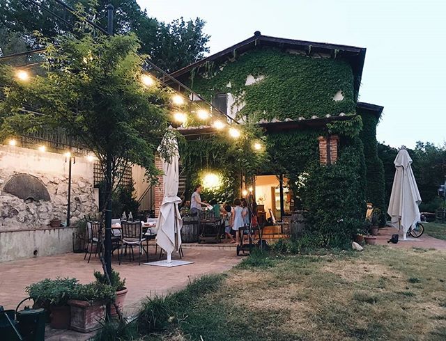 Long evenings outside, when there is a soft breeze and good food on the table.
.
.
📷 @atelierauthentic
.
.
#agriturismo #lemolesulfarfa #homemade #summerevenings #summertime #slowdown #slowsummer #slowsummer #treasurethistime #embracingtheseasons #s