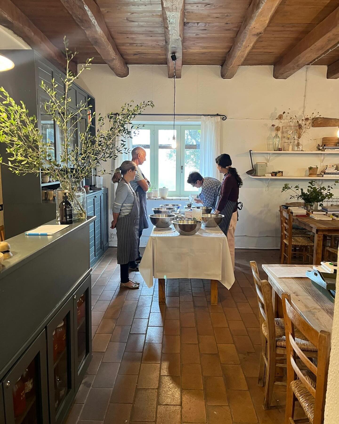 We just had the most amazing weekend. Our first edition of the Foodie Retreat was so much fun! A group of wonderful people who made a real connection and made this experience so joyful. Full days with perfect weather, lots of food,the clay workshop, 