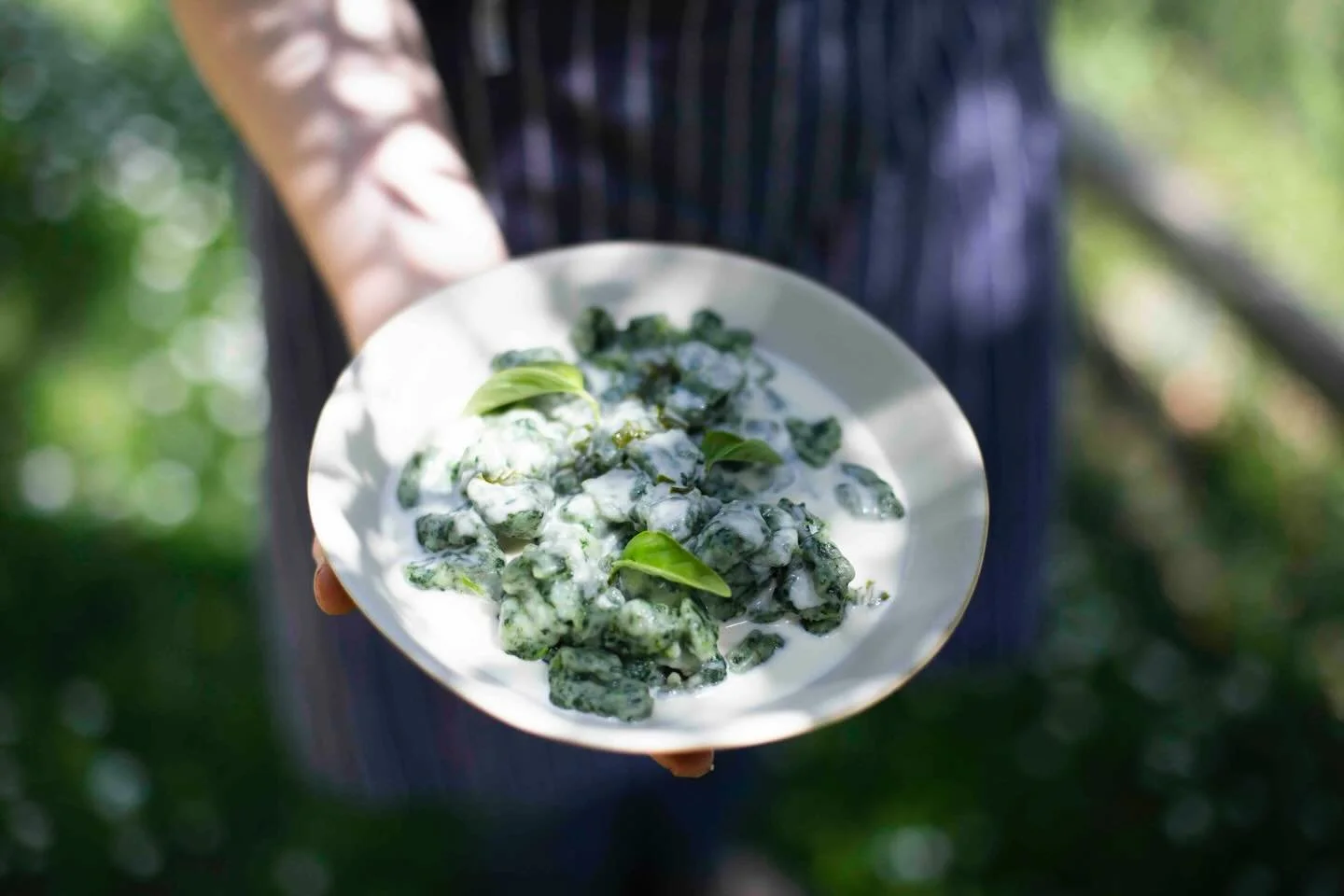 From Monday through Thursday our guests can stay for dinner, a carefully prepared three course vegetarian dinner. We love honest and fresh flavours, following the season. 

Photo @liekeromeijn