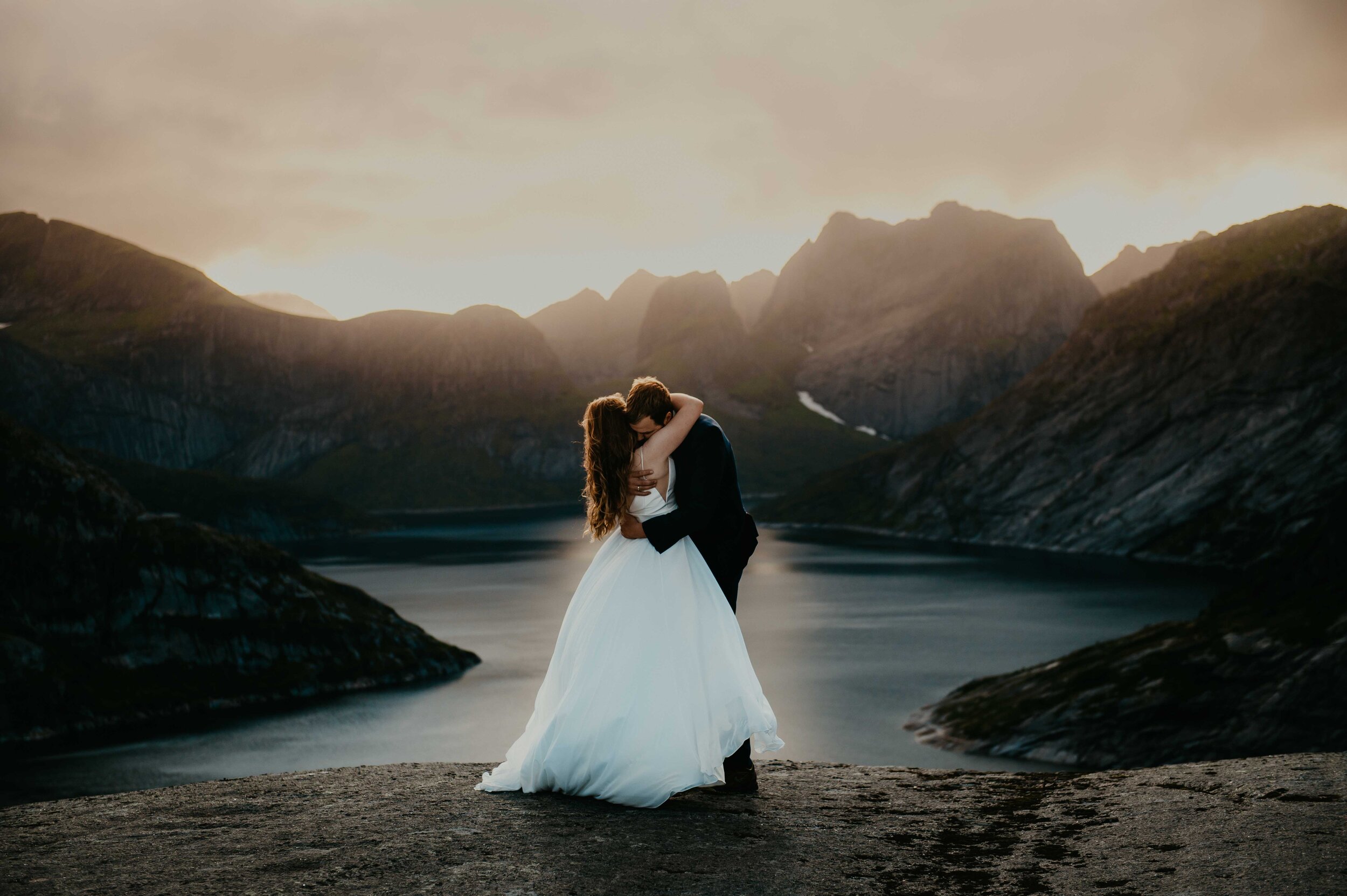 Norway elopement photographer Lofoten Amber Spits Wedding Photog