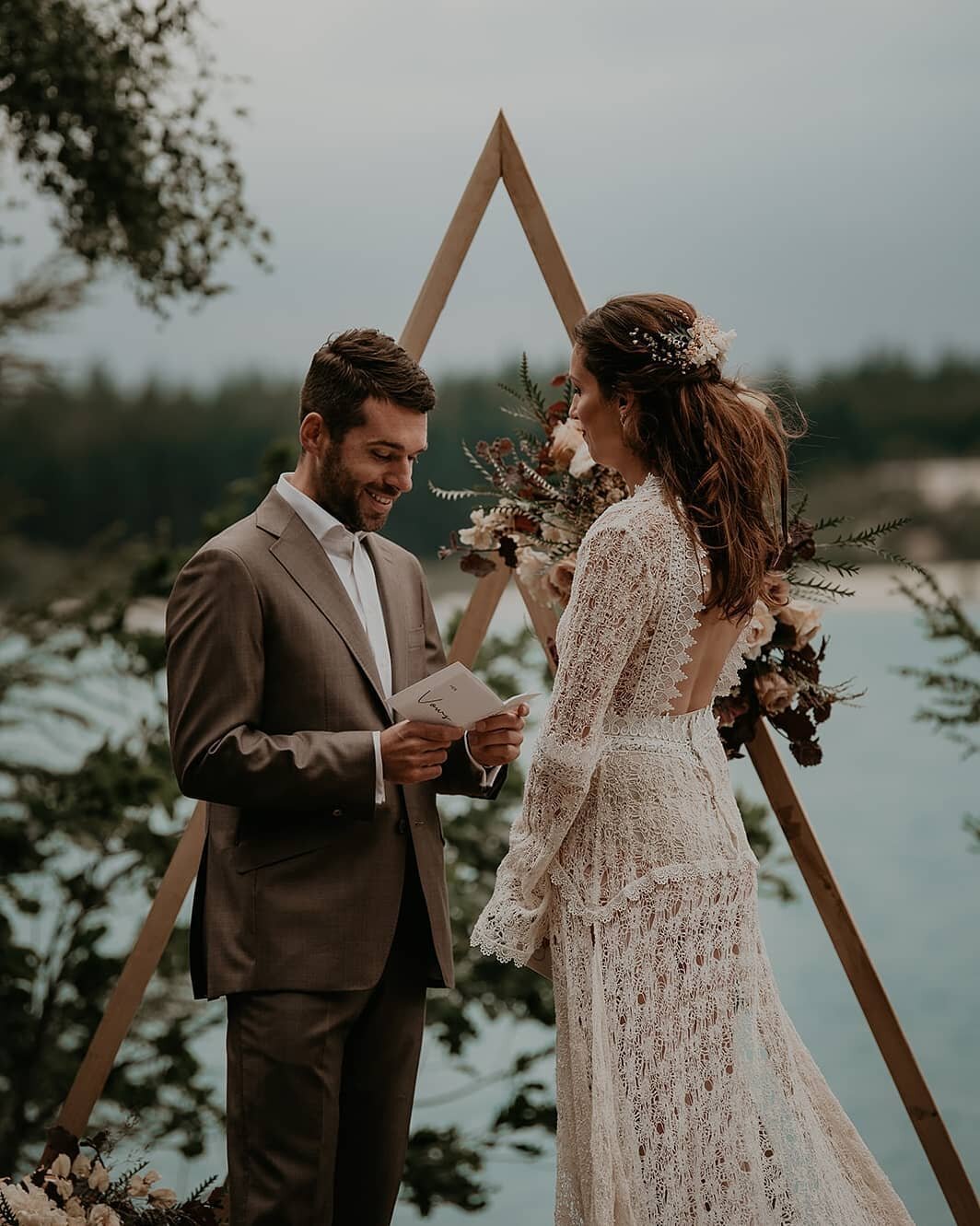 How to write your wedding vows? 5 simple tips to help you write your vows ⬇

1) Start with who this person is to you.
2) Think about 3 moments that made you feel the happiest &amp; think about 3 hard moments that impacted you the most.
3) Pick the ha