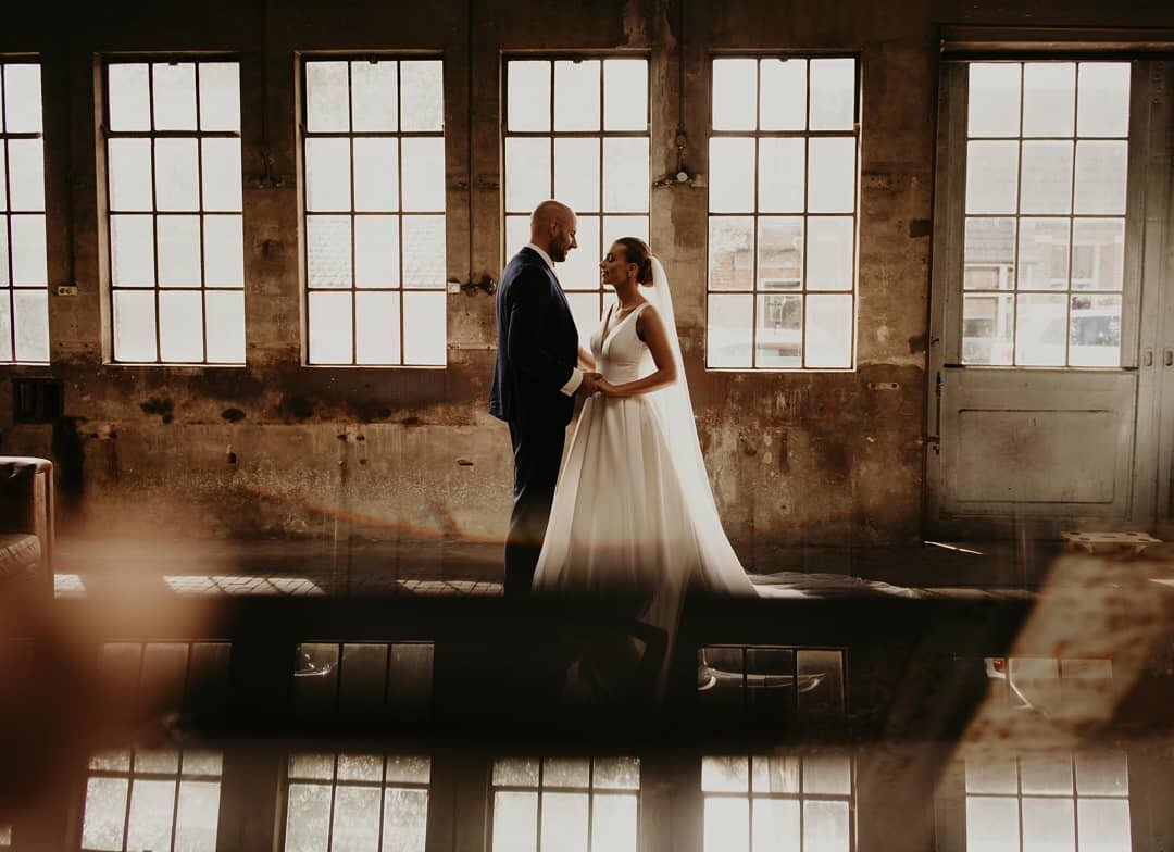 Sorry, I've been slammed with work and I forgot to post anything on here! 

So how about this cute couple reading their vows in an old blacksmith forge? It was so beautiful and emotional that I had to hide my own tears behind my camera! 😢

Can't wai